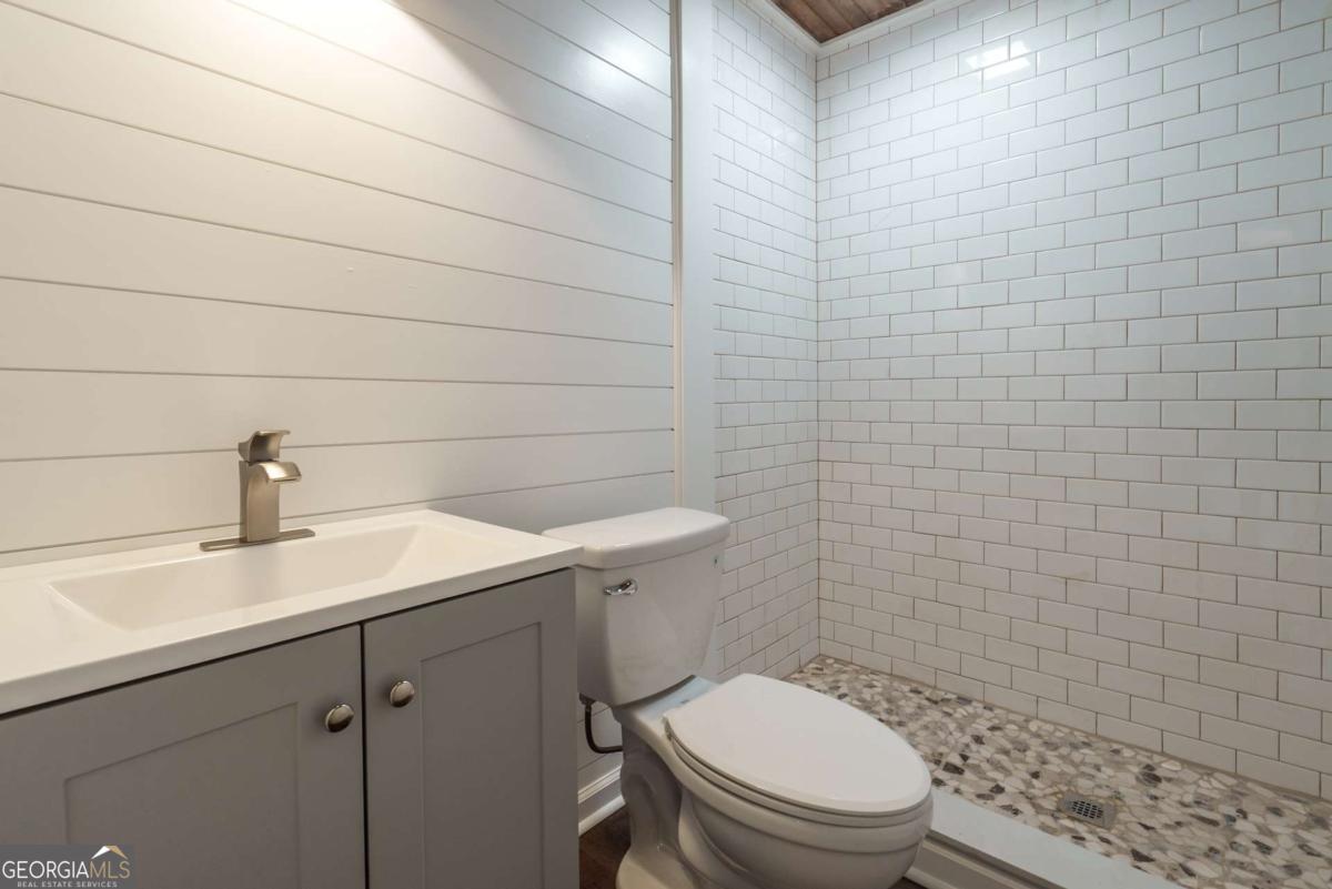 3322 Dewey Hogan Road Property Photo 11