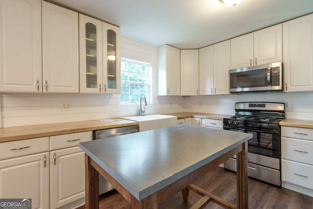 3322 Dewey Hogan Road Property Photo 15