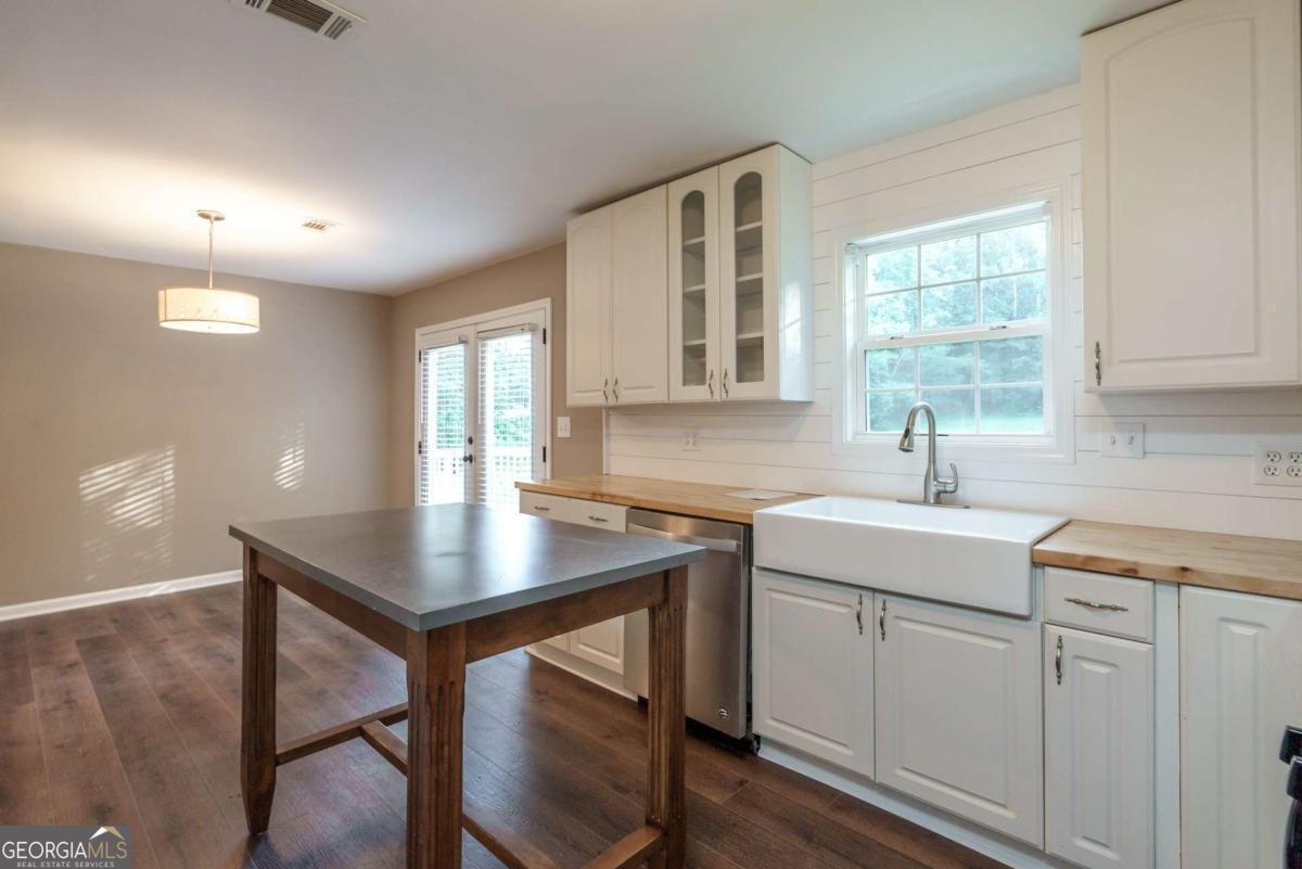 3322 Dewey Hogan Road Property Photo 16