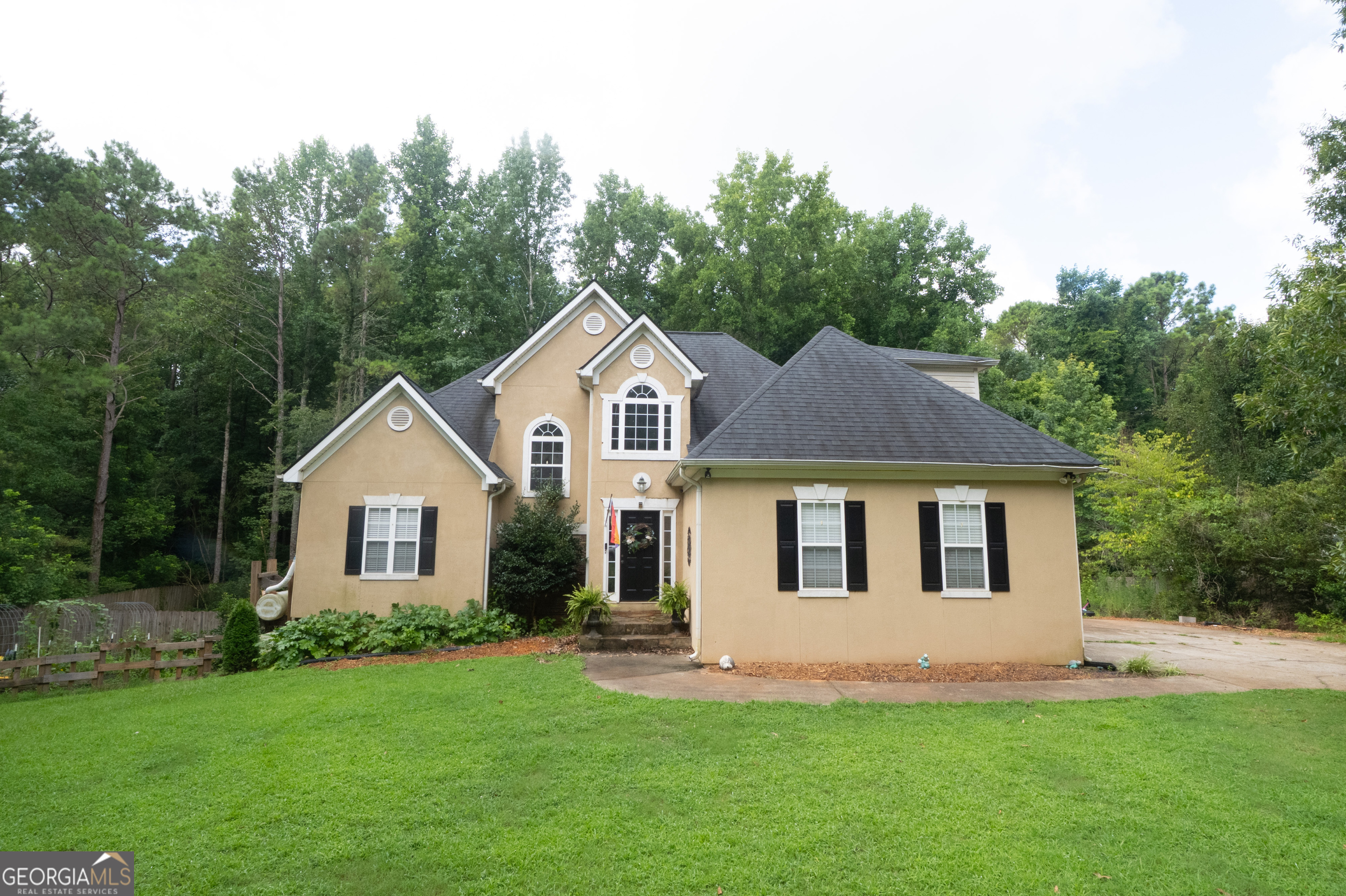 95 Crescent Circle Property Photo 1