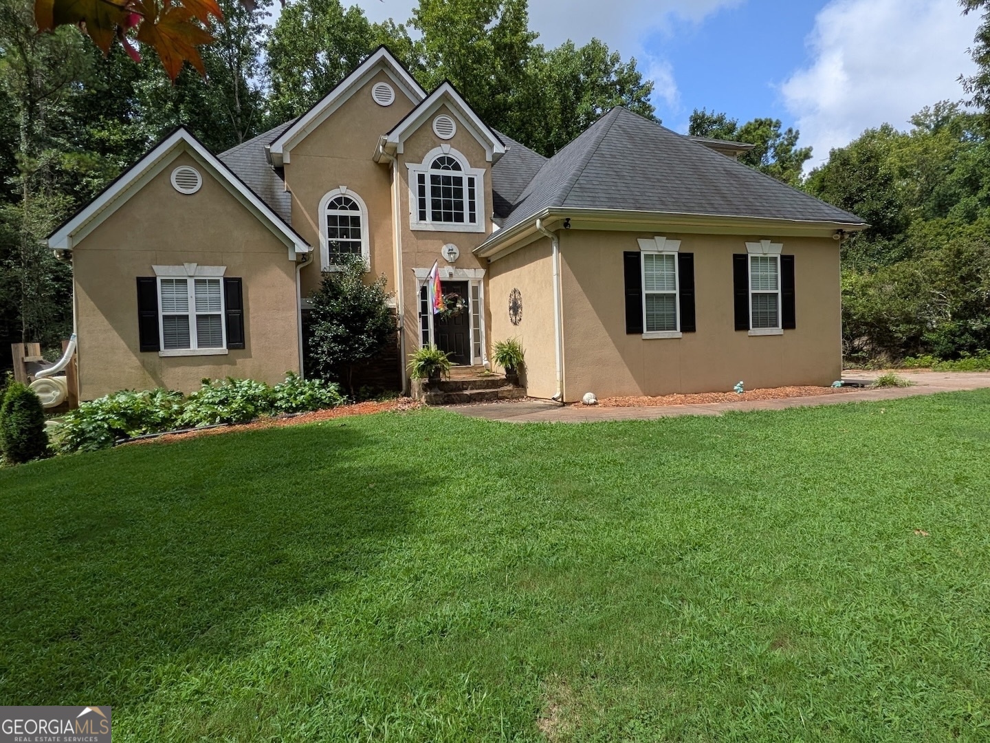95 Crescent Circle Property Photo 2