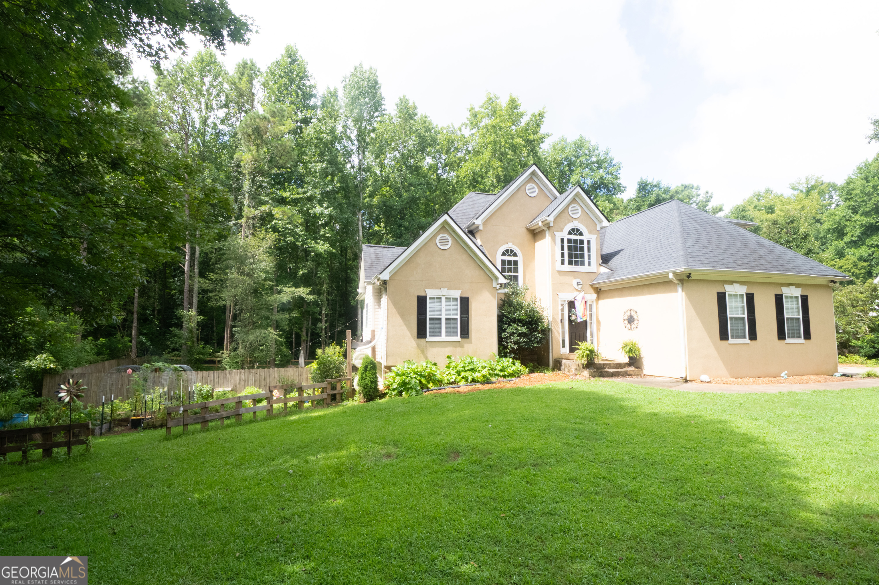 95 Crescent Circle Property Photo 4