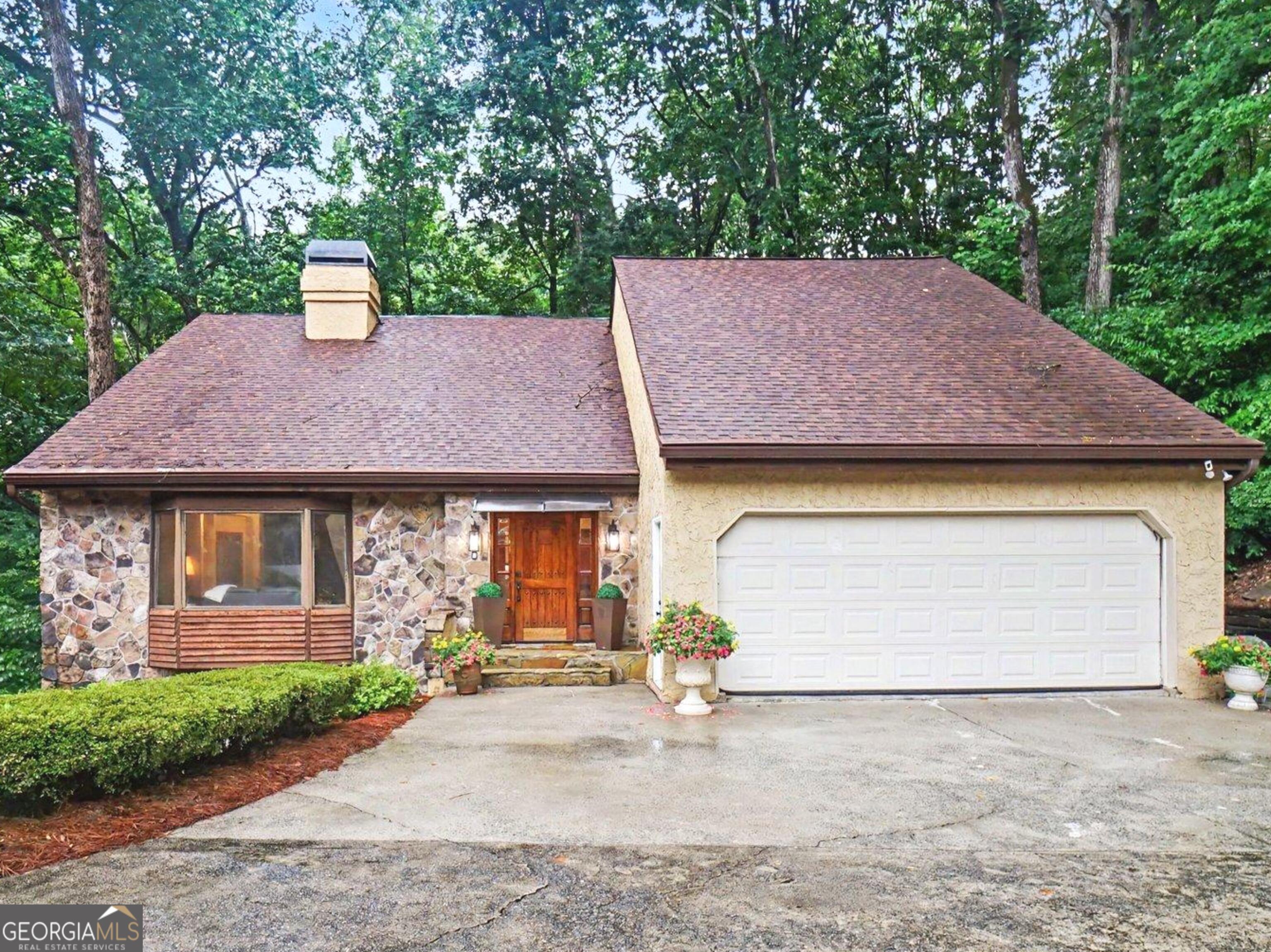 365 Crosstree Lane Property Photo 1