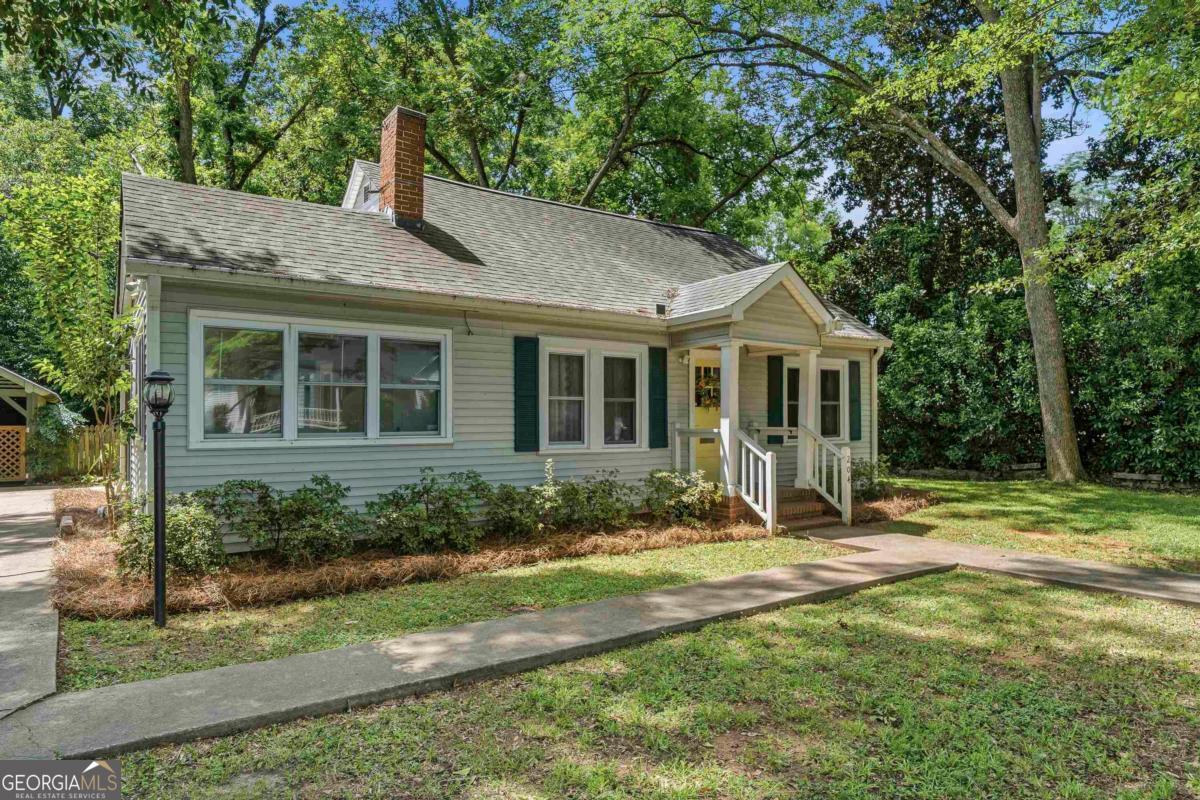 204 N Walnut Street Property Photo 4