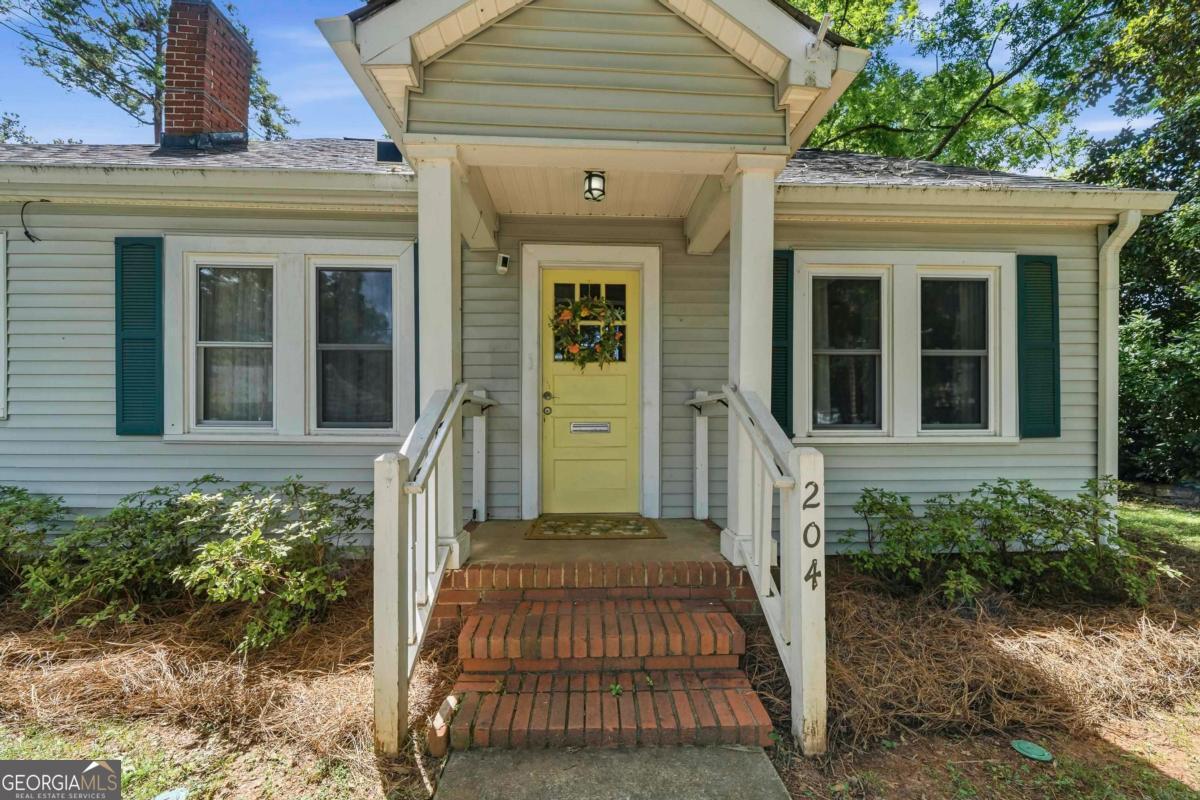 204 N Walnut Street Property Photo 5