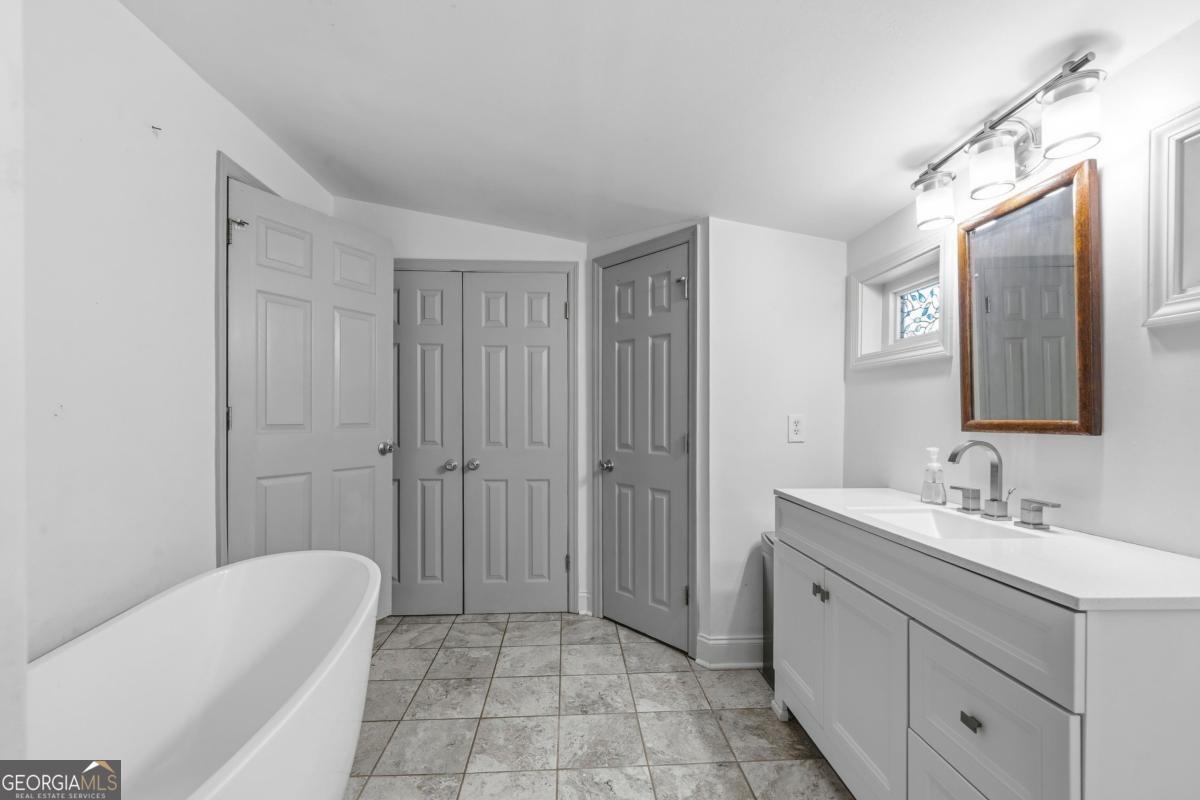 204 N Walnut Street Property Photo 16