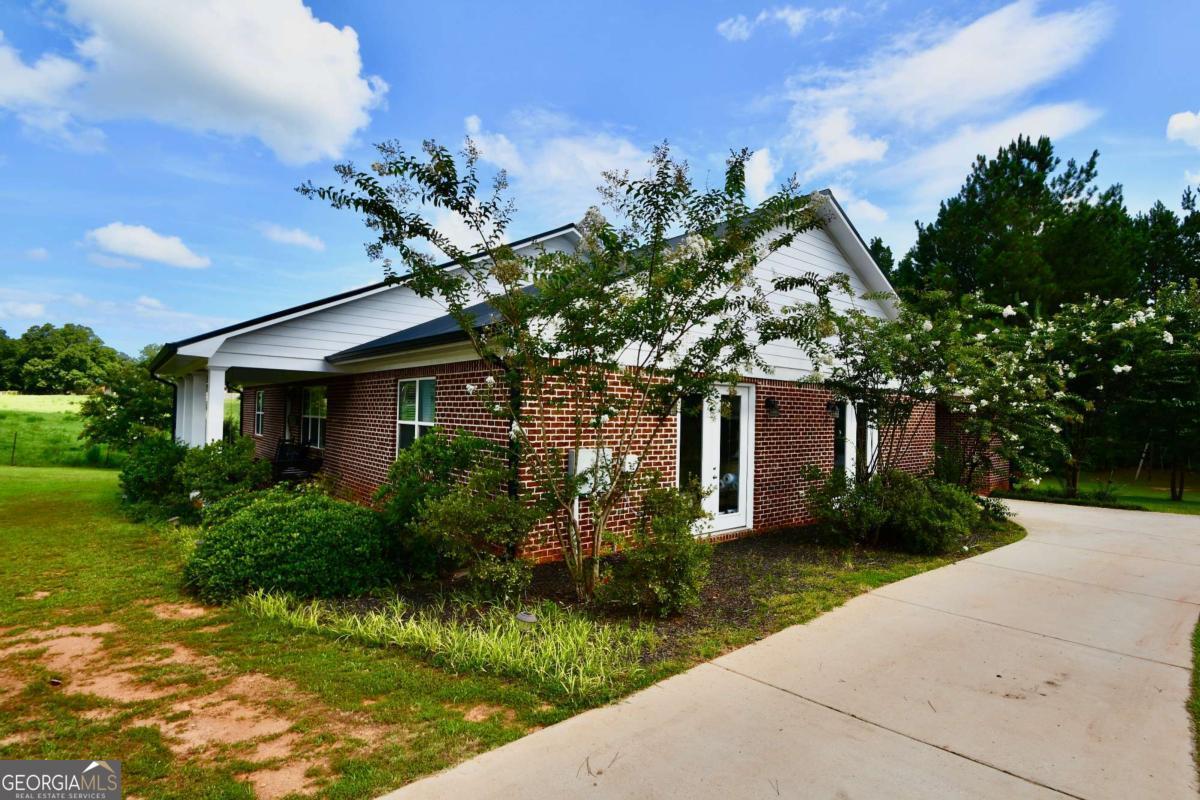 2210 Flat Rock Road Property Photo 2