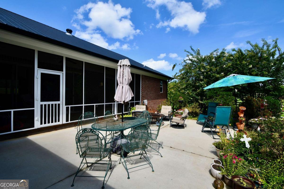 2210 Flat Rock Road Property Photo 5
