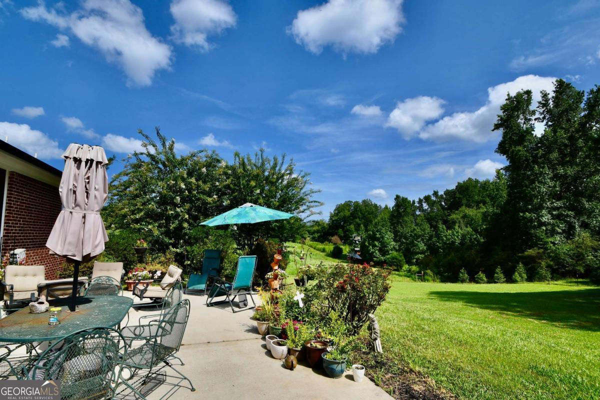 2210 Flat Rock Road Property Photo 6