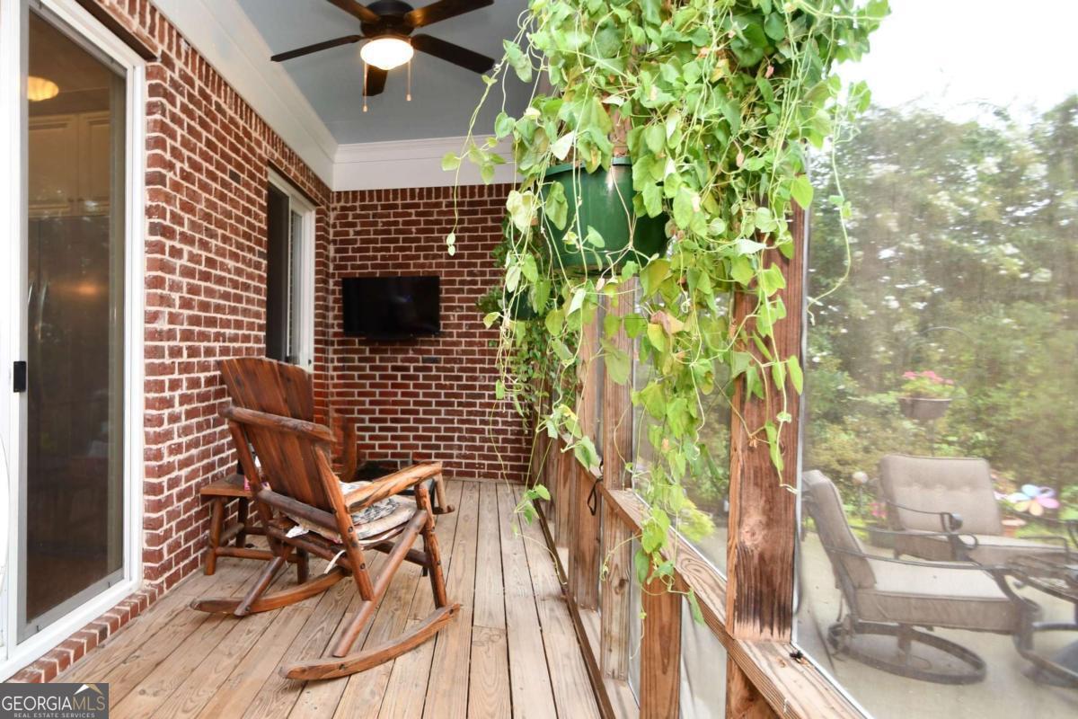 2210 Flat Rock Road Property Photo 8