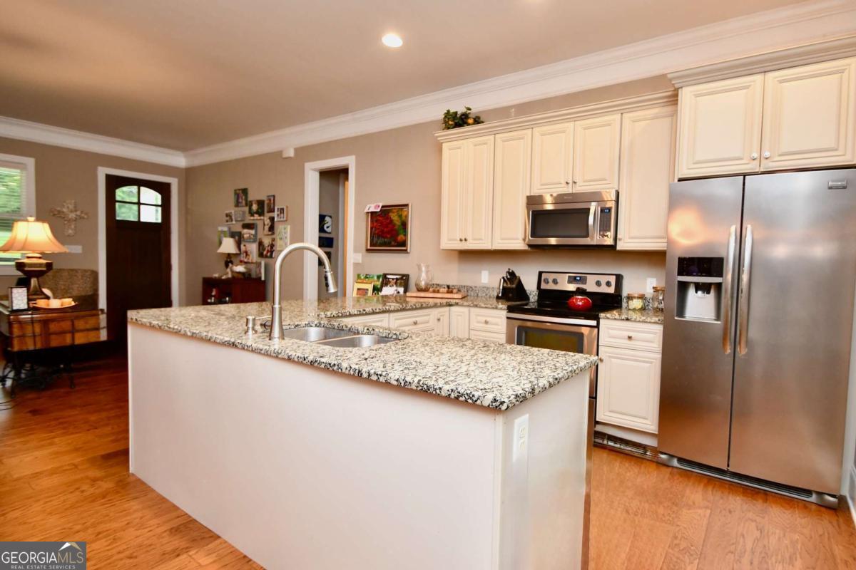2210 Flat Rock Road Property Photo 11