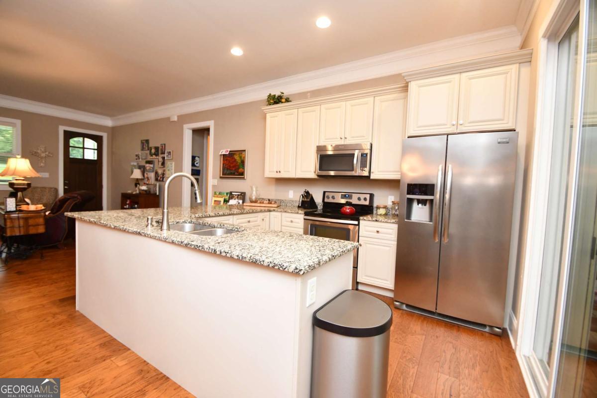 2210 Flat Rock Road Property Photo 12