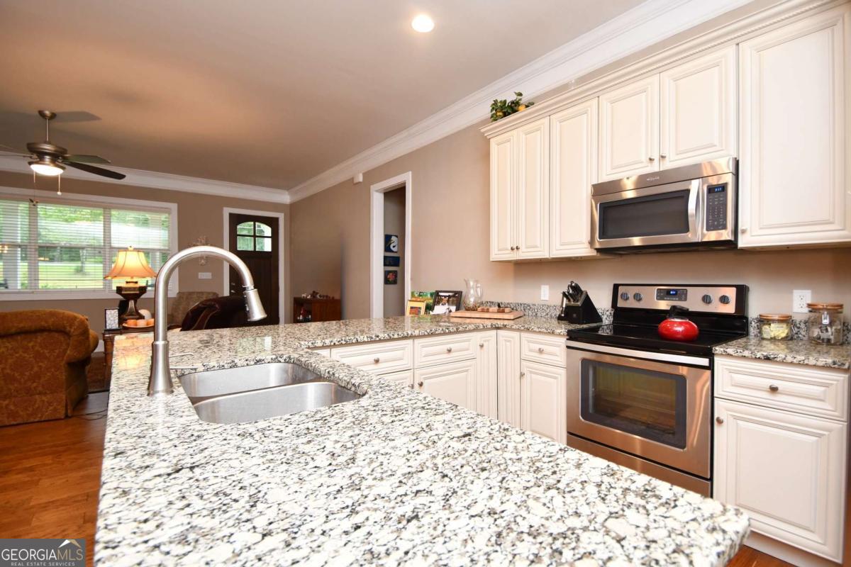 2210 Flat Rock Road Property Photo 16