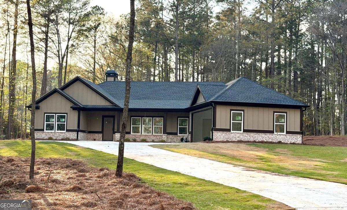 168 Oak Leaf Circle Se Property Photo 1