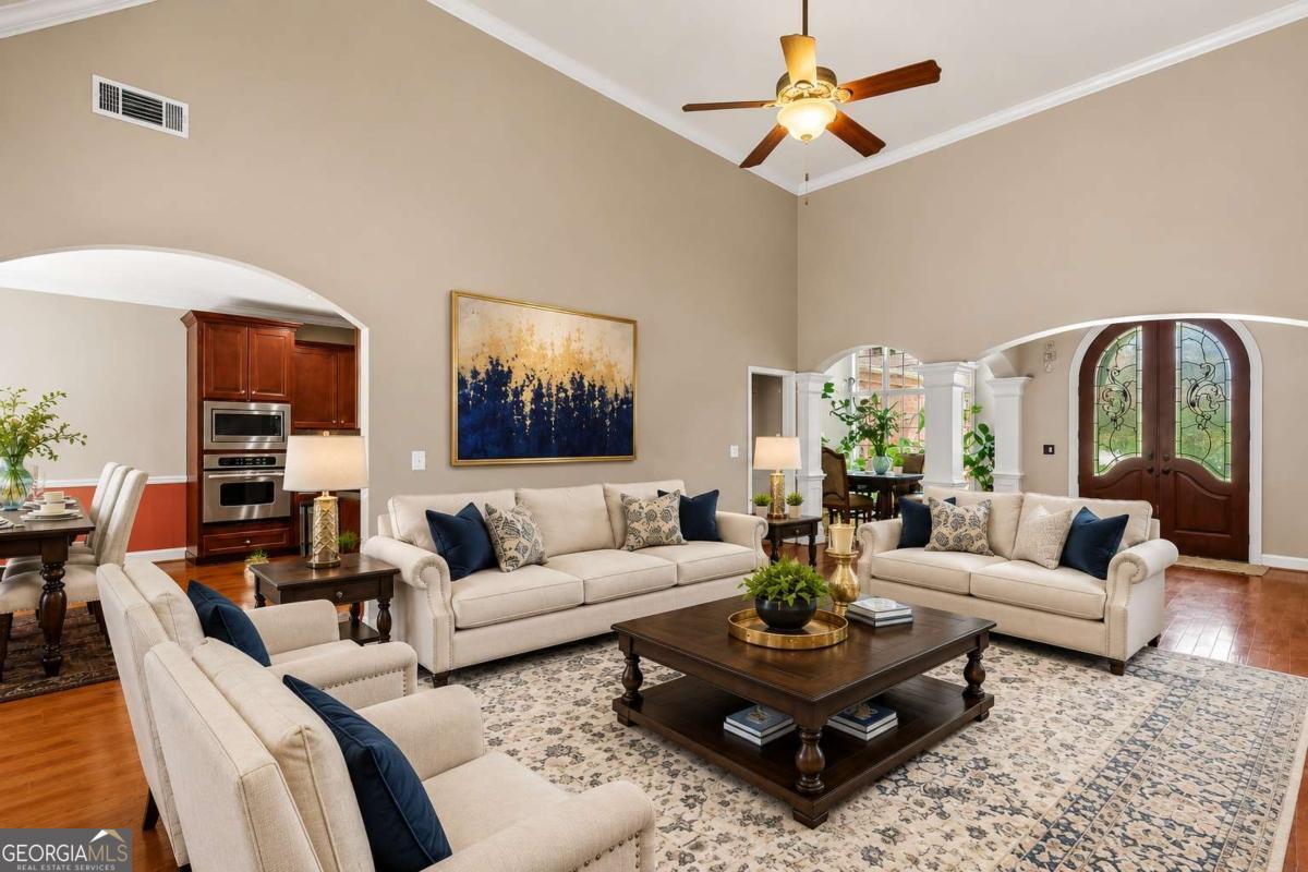 812 Treeline Drive Property Photo 10