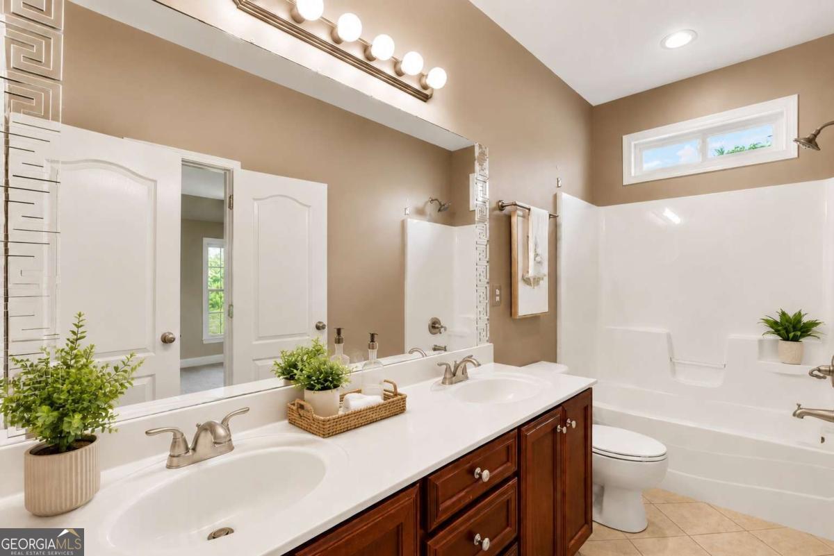 812 Treeline Drive Property Photo 16