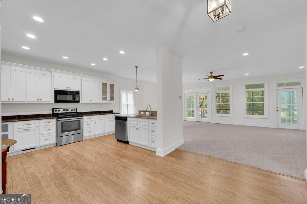 27 Classic Drive Property Photo 6