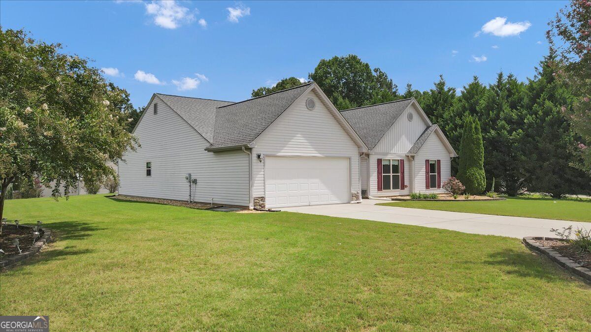 1411 Silvergate Way Property Photo 4
