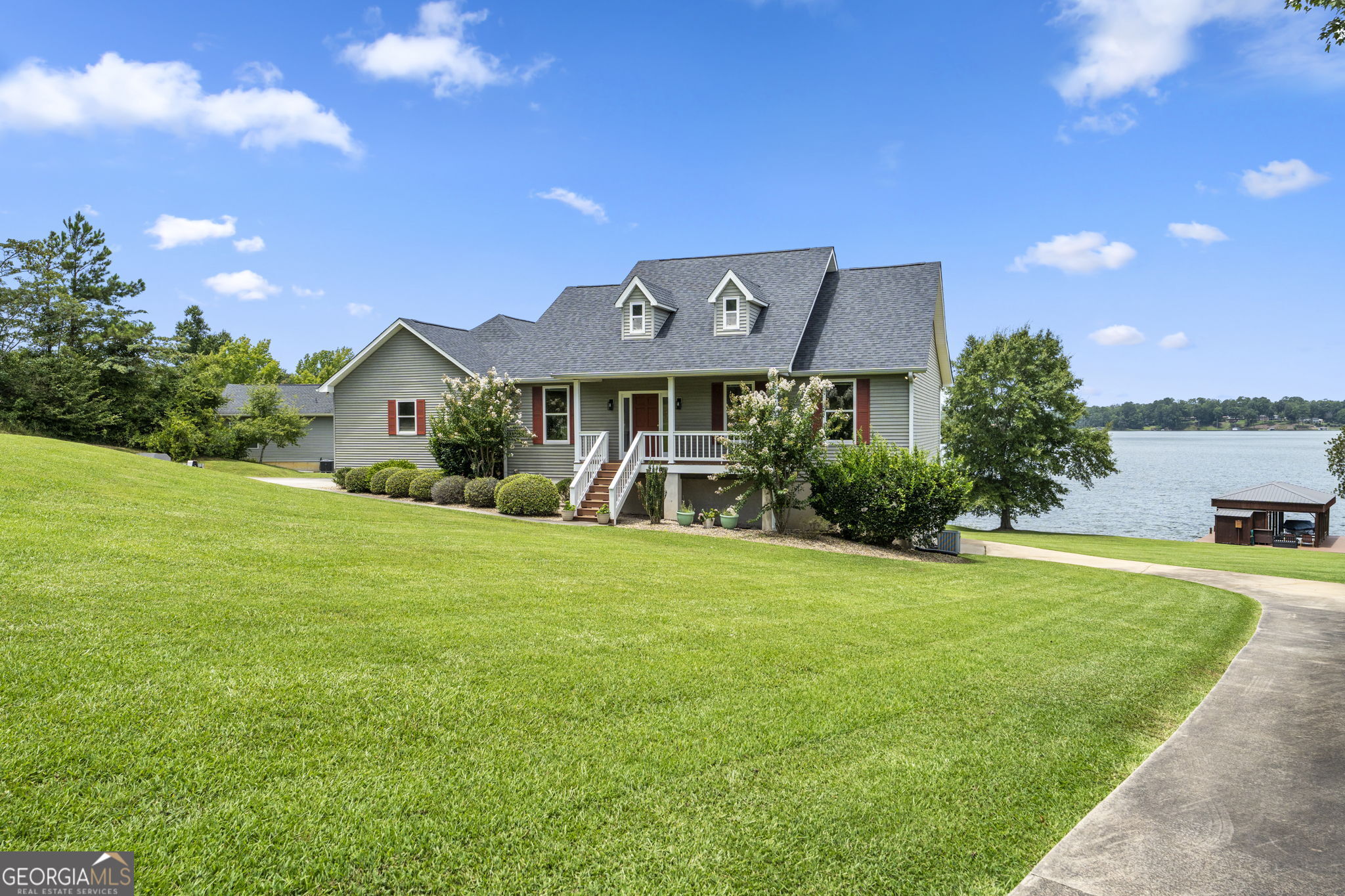 354 Hillridge Cove Property Photo 2