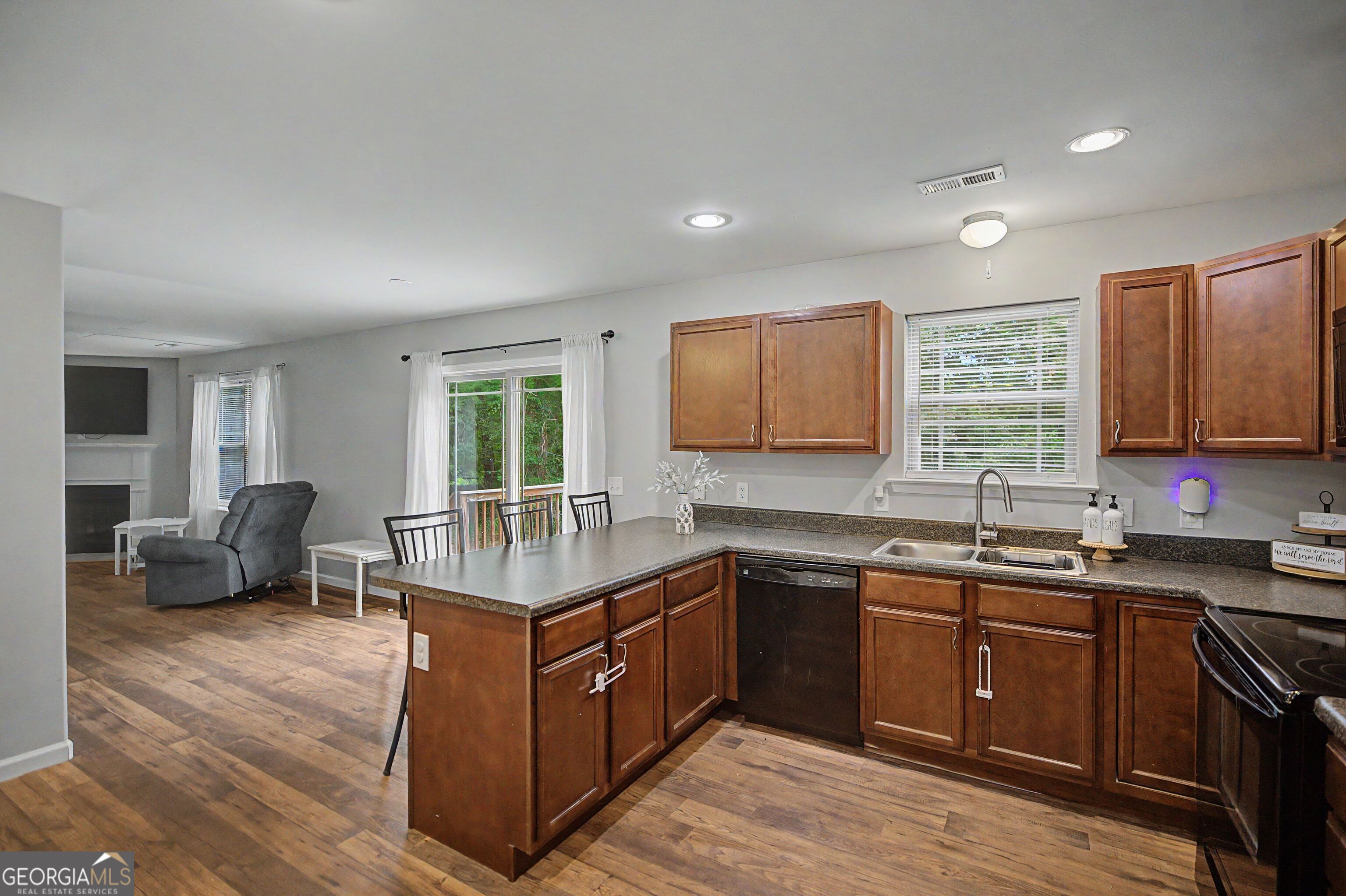 702 Club Drive Property Photo 13