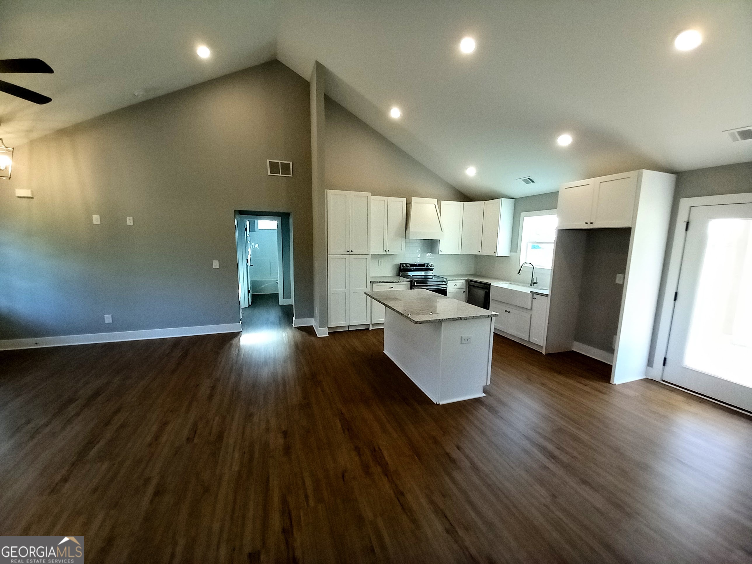 3300 Collard Valley Road Property Photo 7