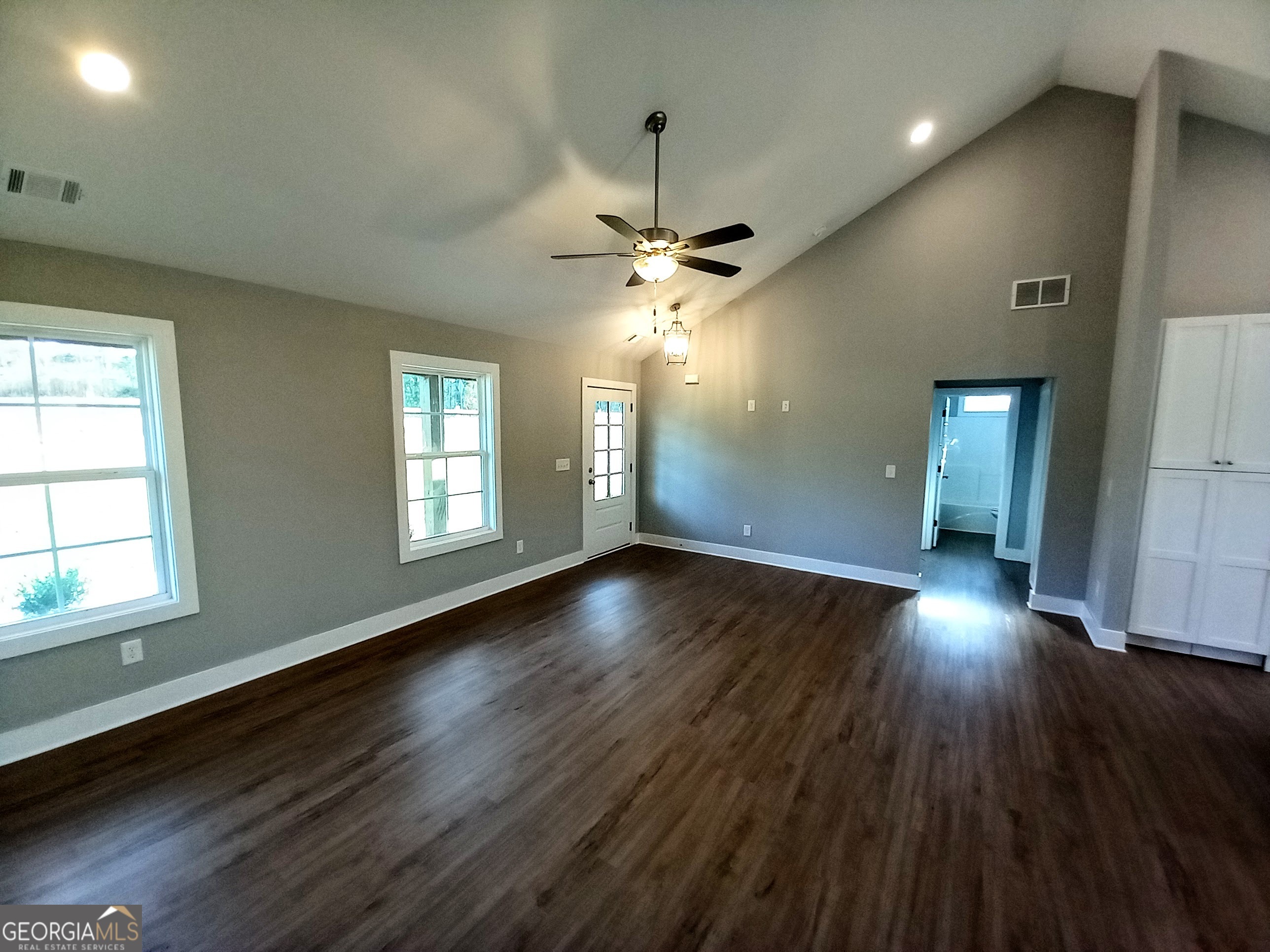 3300 Collard Valley Road Property Photo 8