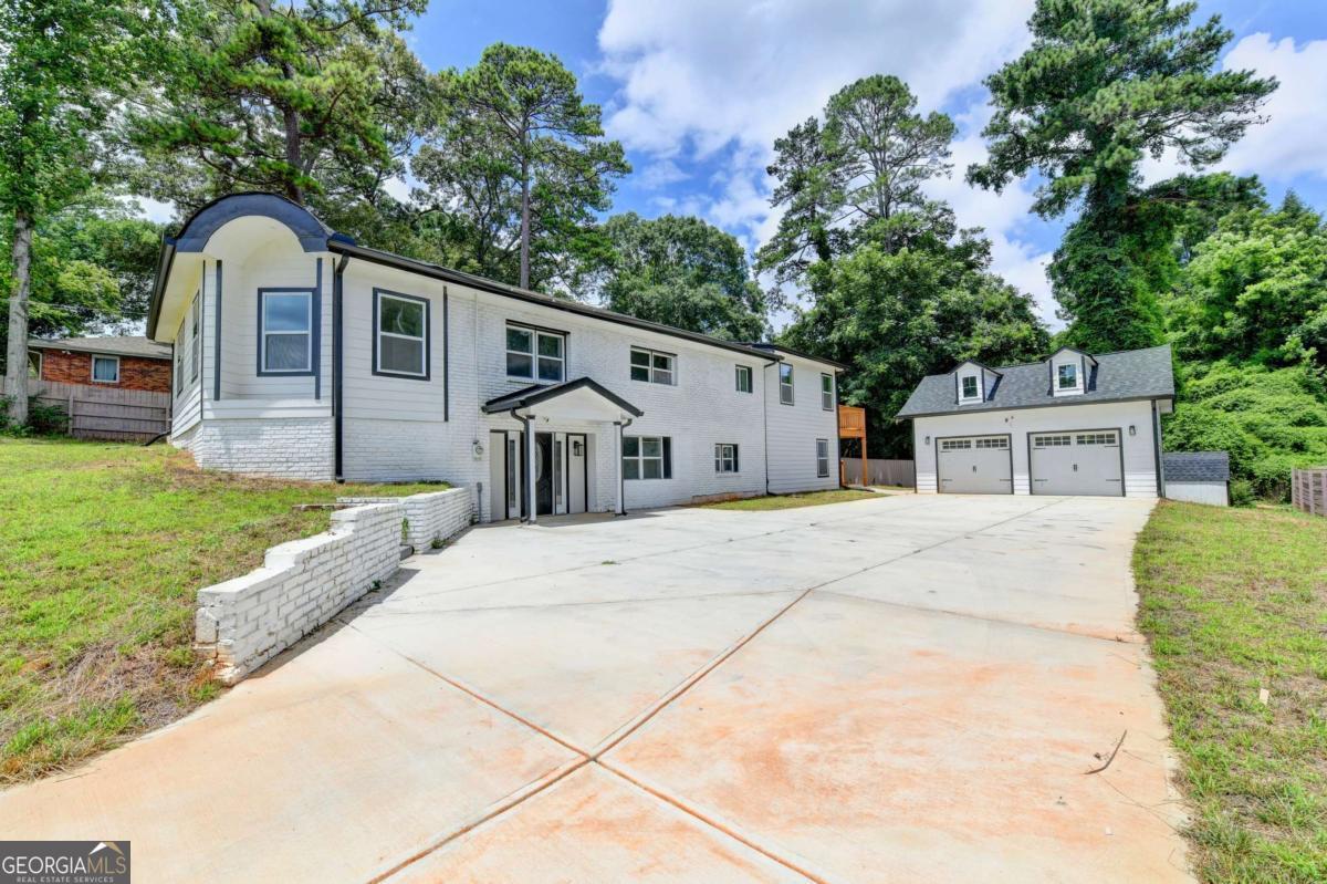 3178 North Druid Hills Road Property Photo 2