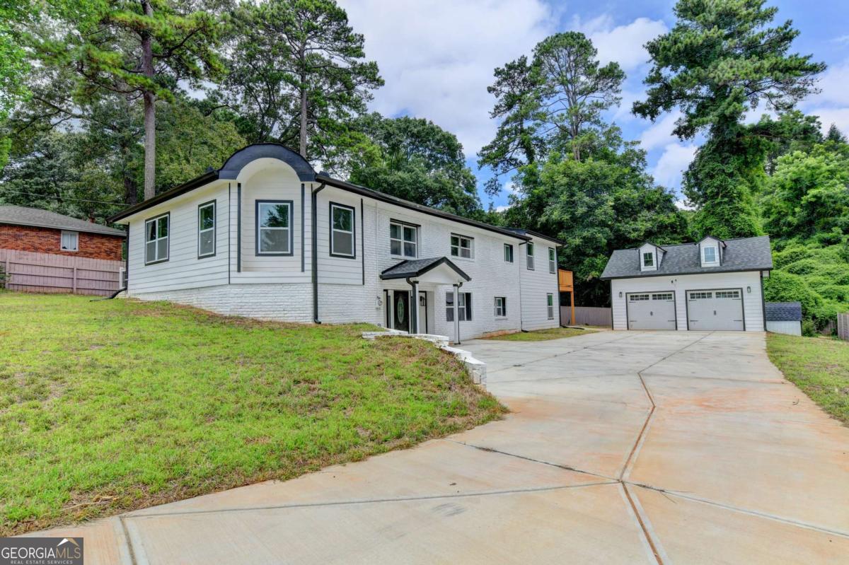3178 North Druid Hills Road Property Photo 3