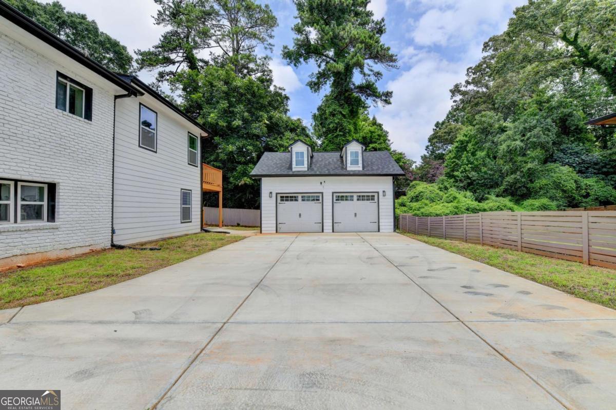 3178 North Druid Hills Road Property Photo 6