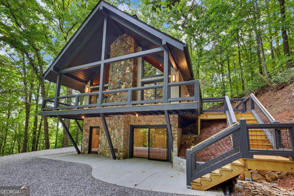 1583 Spring Cove Road Property Photo 1