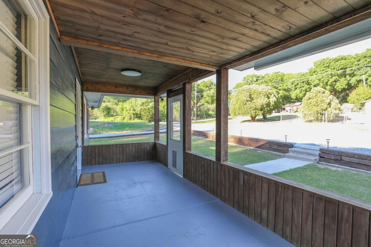 127 Fourth Street Sw Property Photo 2