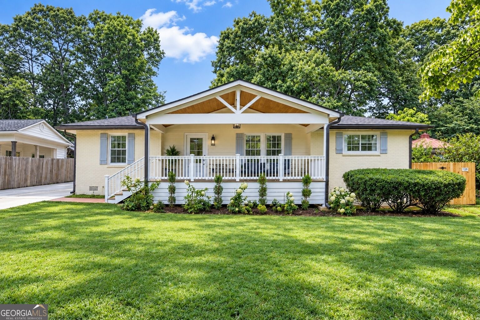 989 Oakview Drive Se Property Photo 1