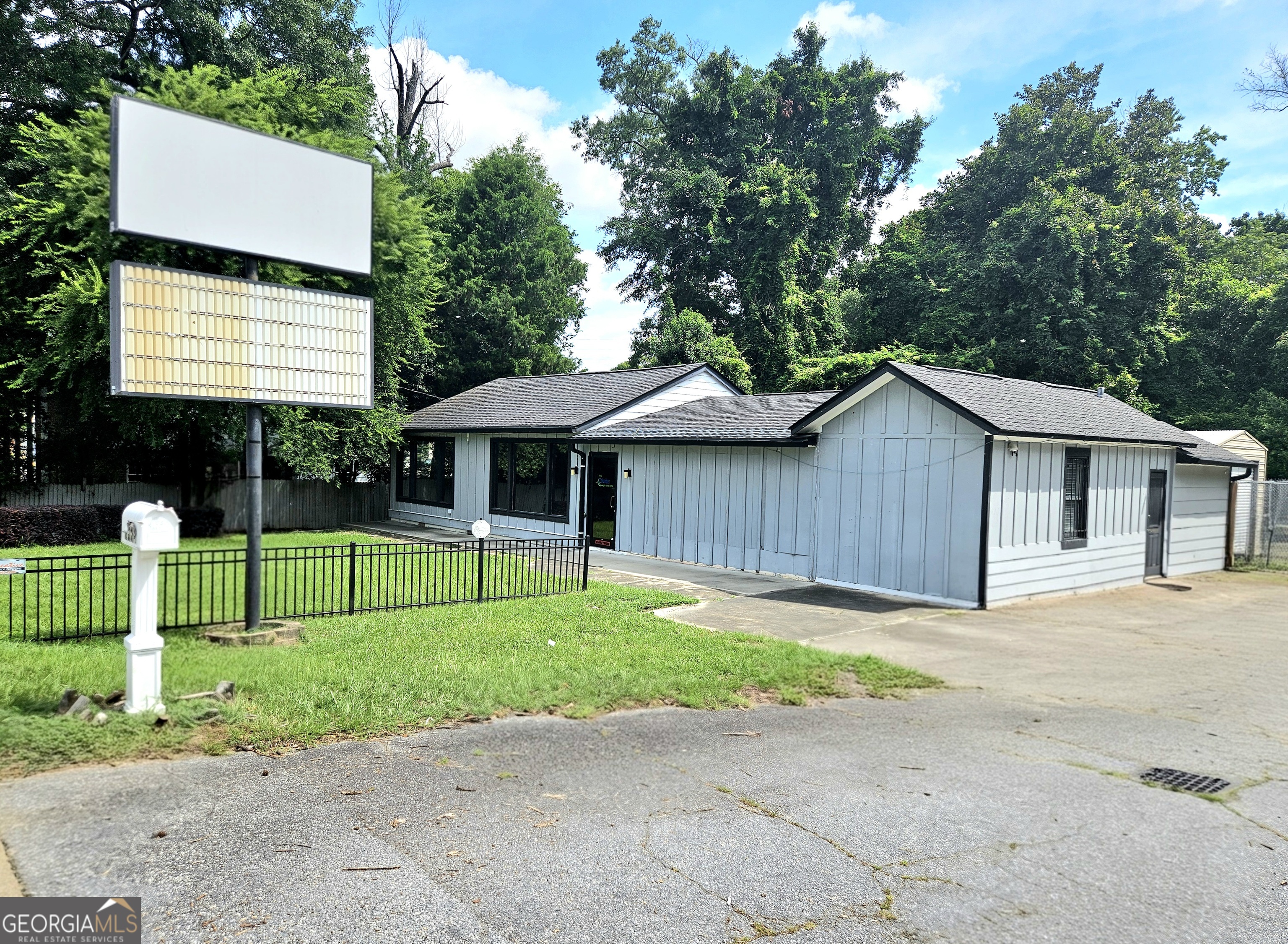 3554 Hilton Avenue Property Photo 1