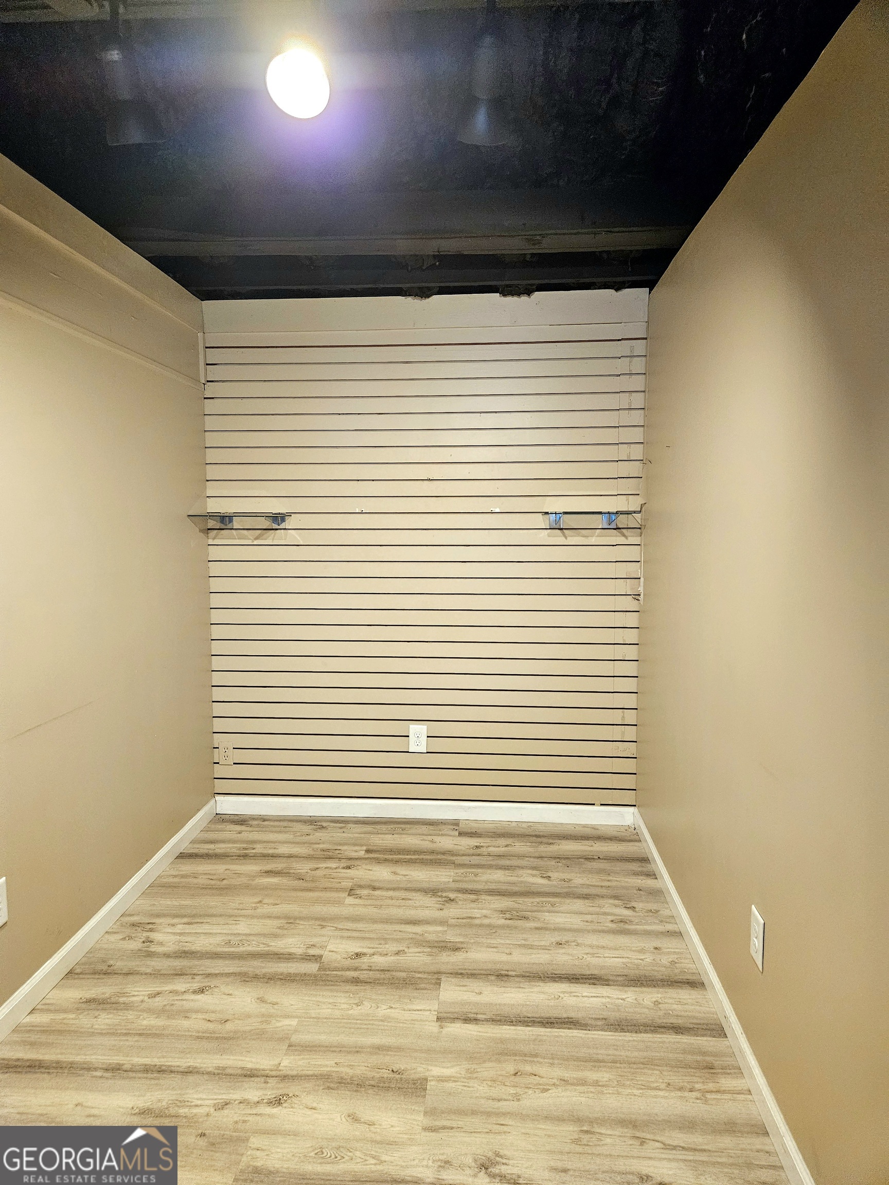 3554 Hilton Avenue Property Photo 7