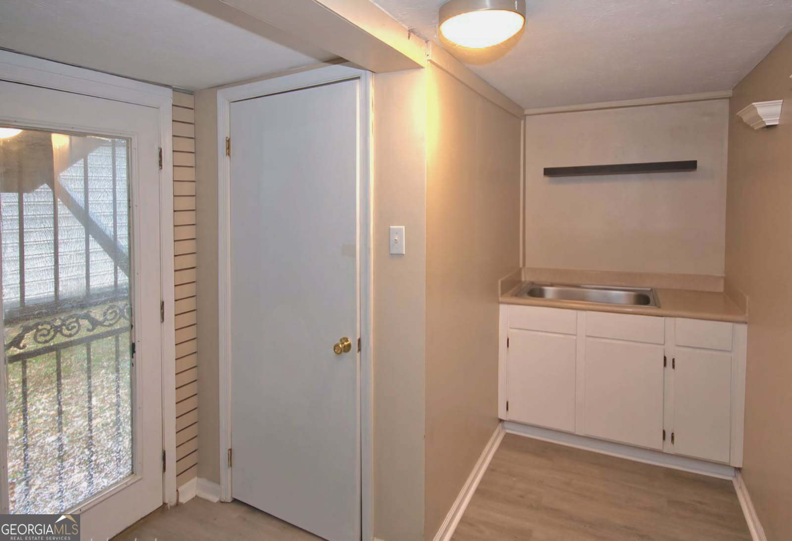 3554 Hilton Avenue Property Photo 10
