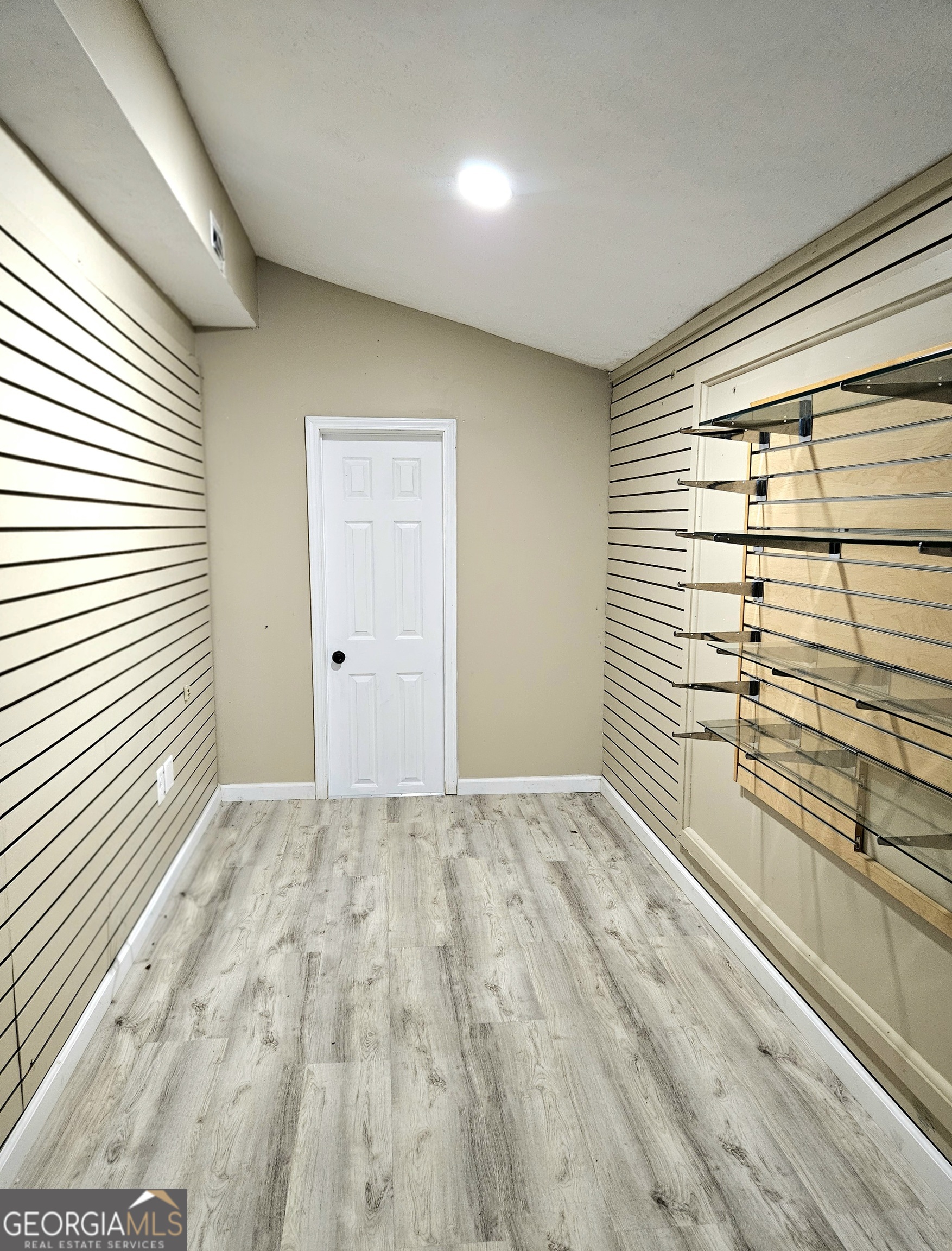 3554 Hilton Avenue Property Photo 12
