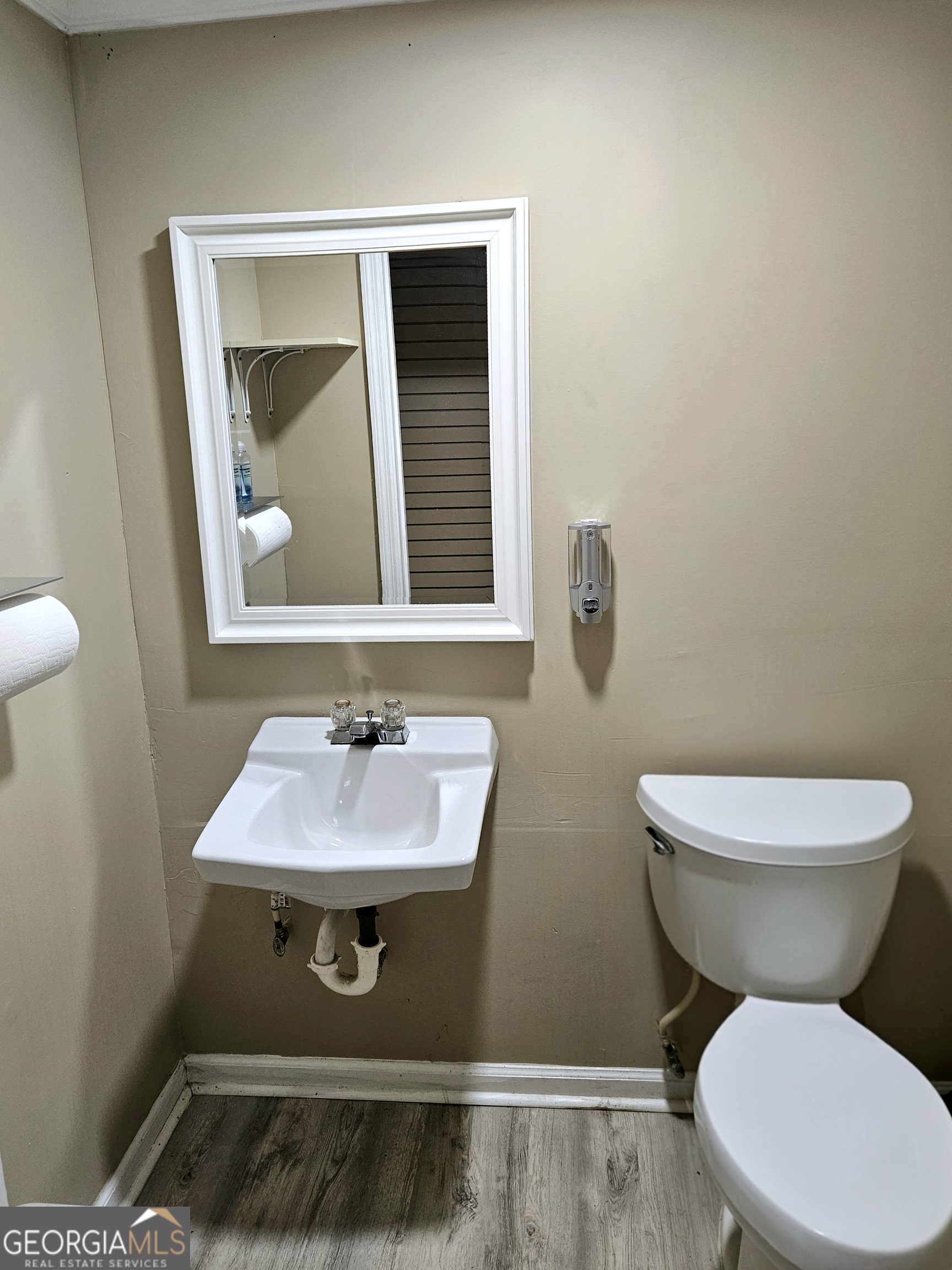 3554 Hilton Avenue Property Photo 13