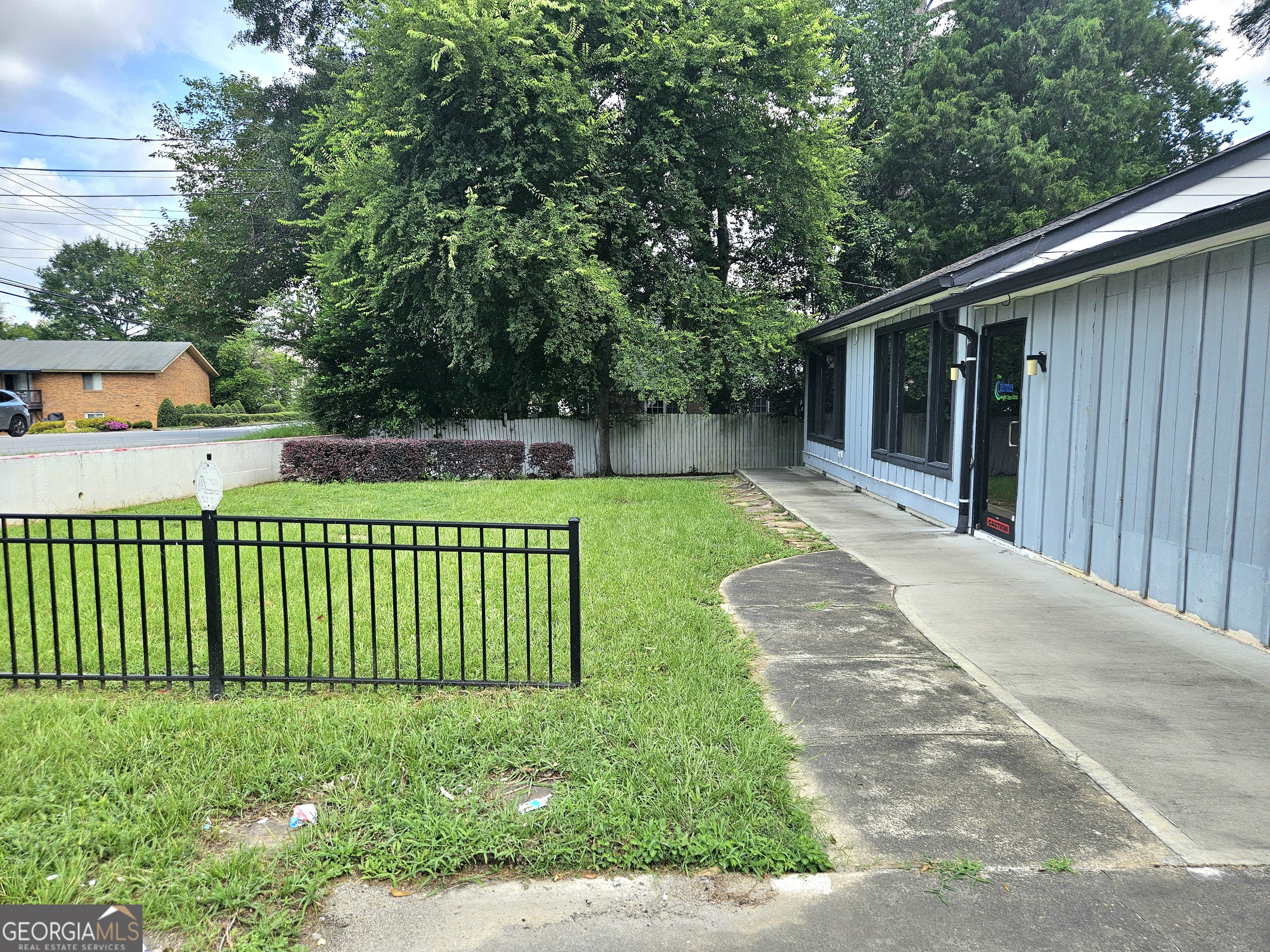 3554 Hilton Avenue Property Photo 15