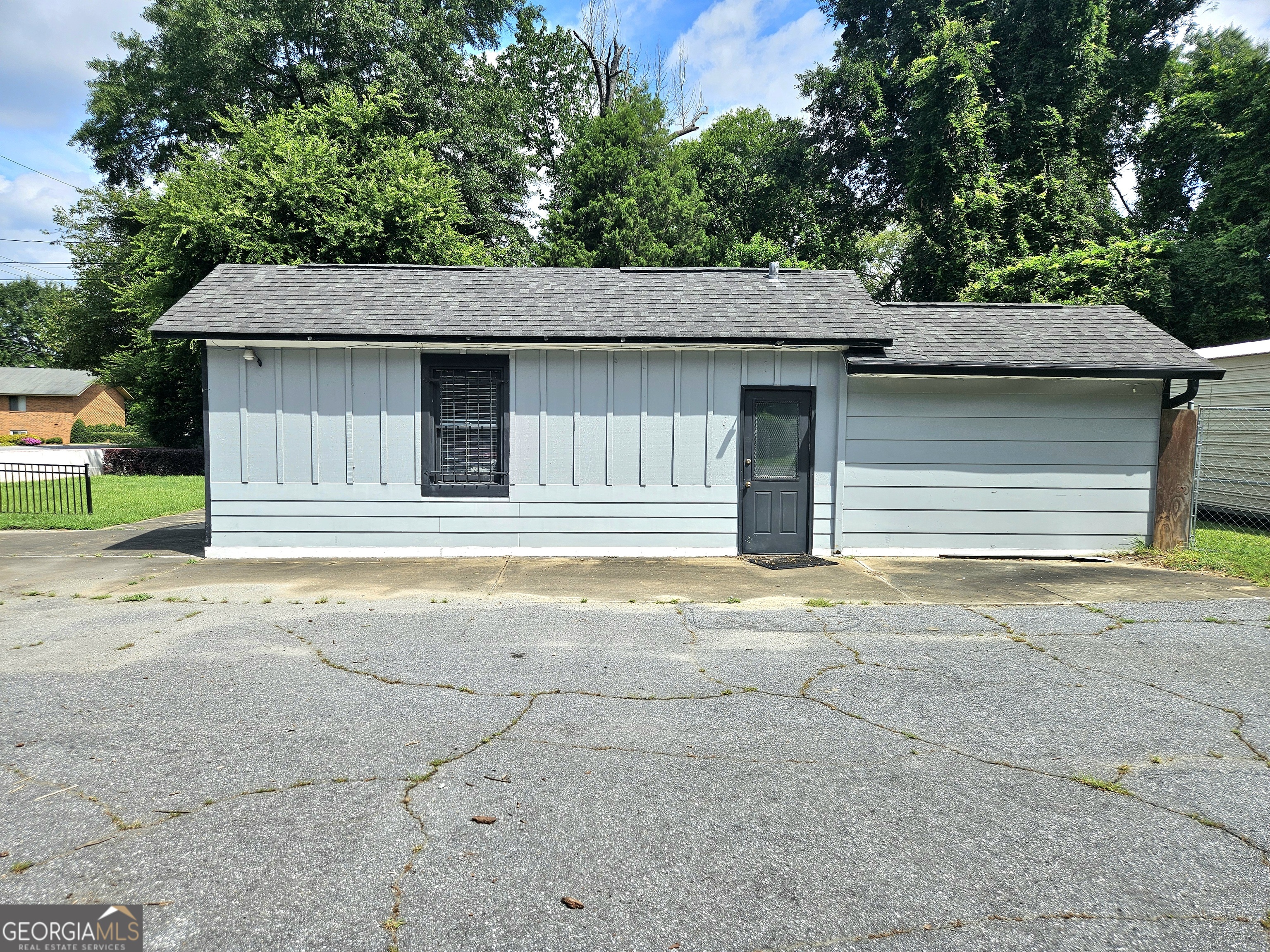 3554 Hilton Avenue Property Photo 16