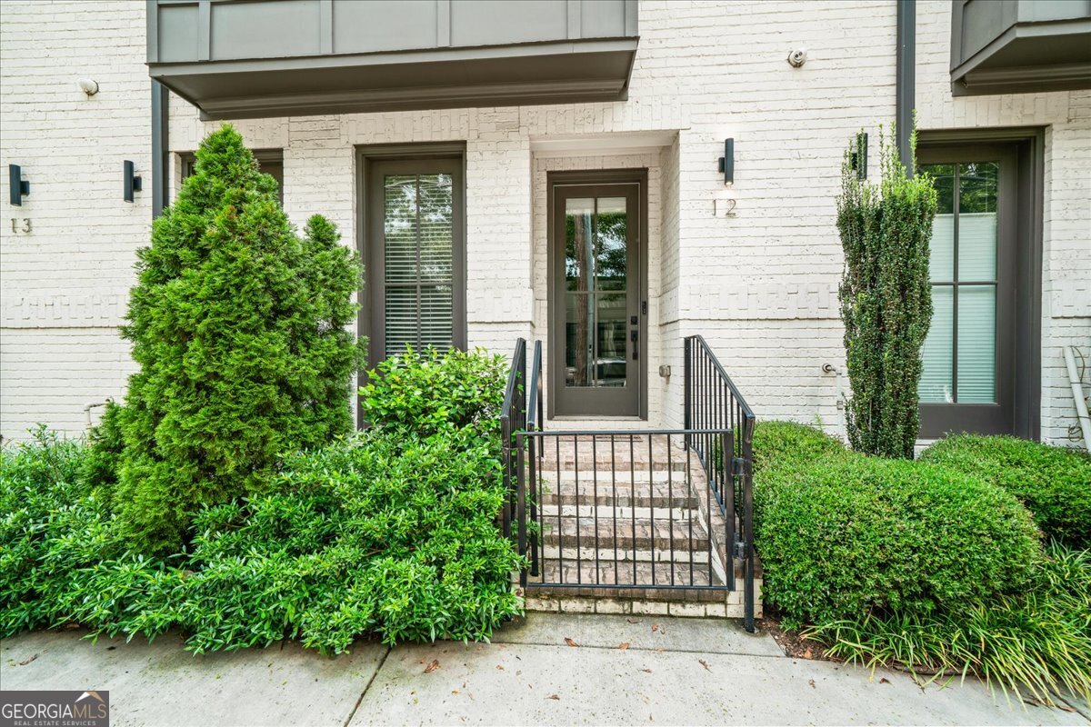 574 Boulevard Place Ne # 12 Property Photo 1