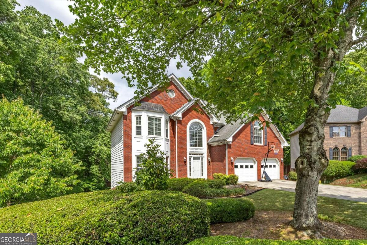 1918 De Winton Place Property Photo 4