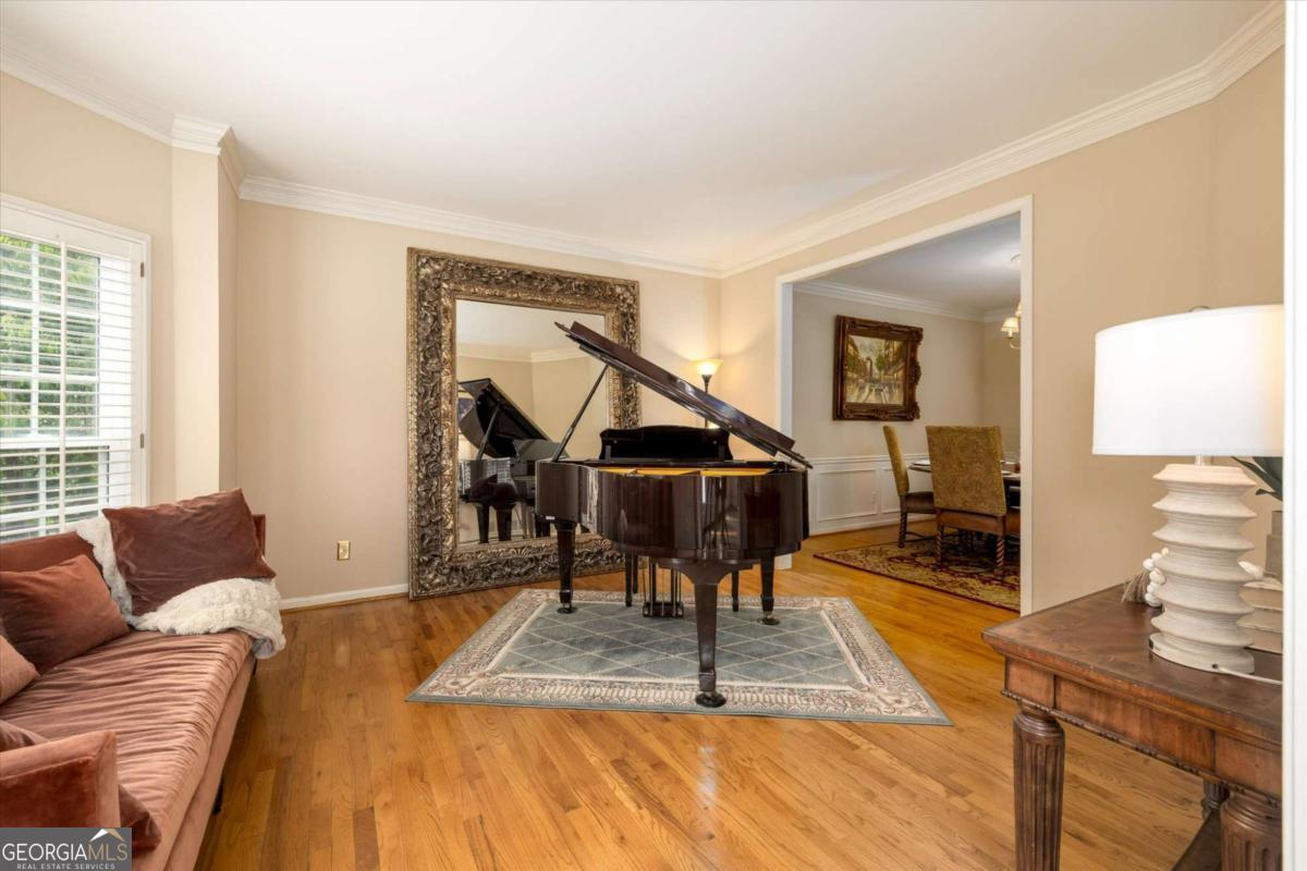 1918 De Winton Place Property Photo 8