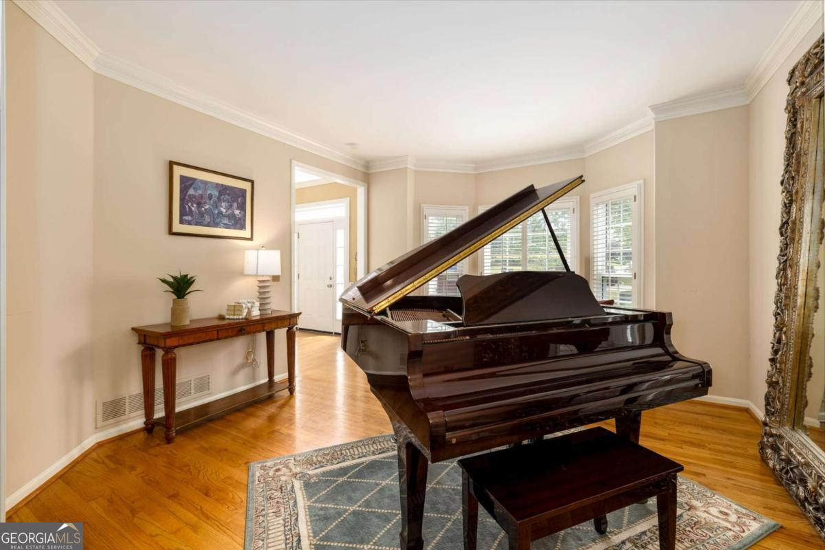 1918 De Winton Place Property Photo 9