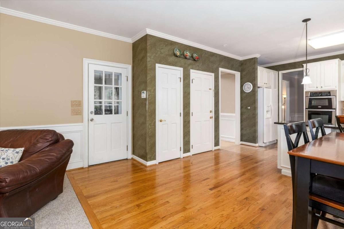 1918 De Winton Place Property Photo 21