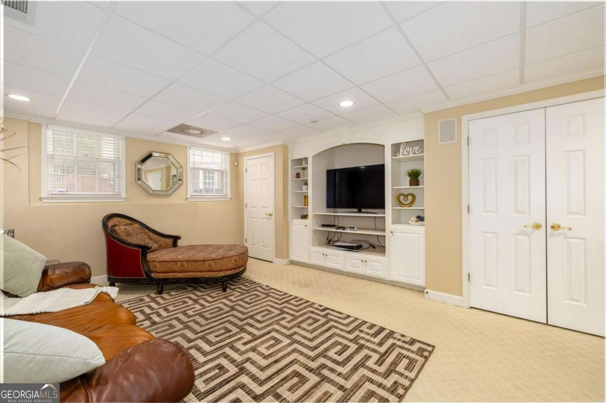 1918 De Winton Place Property Photo 27