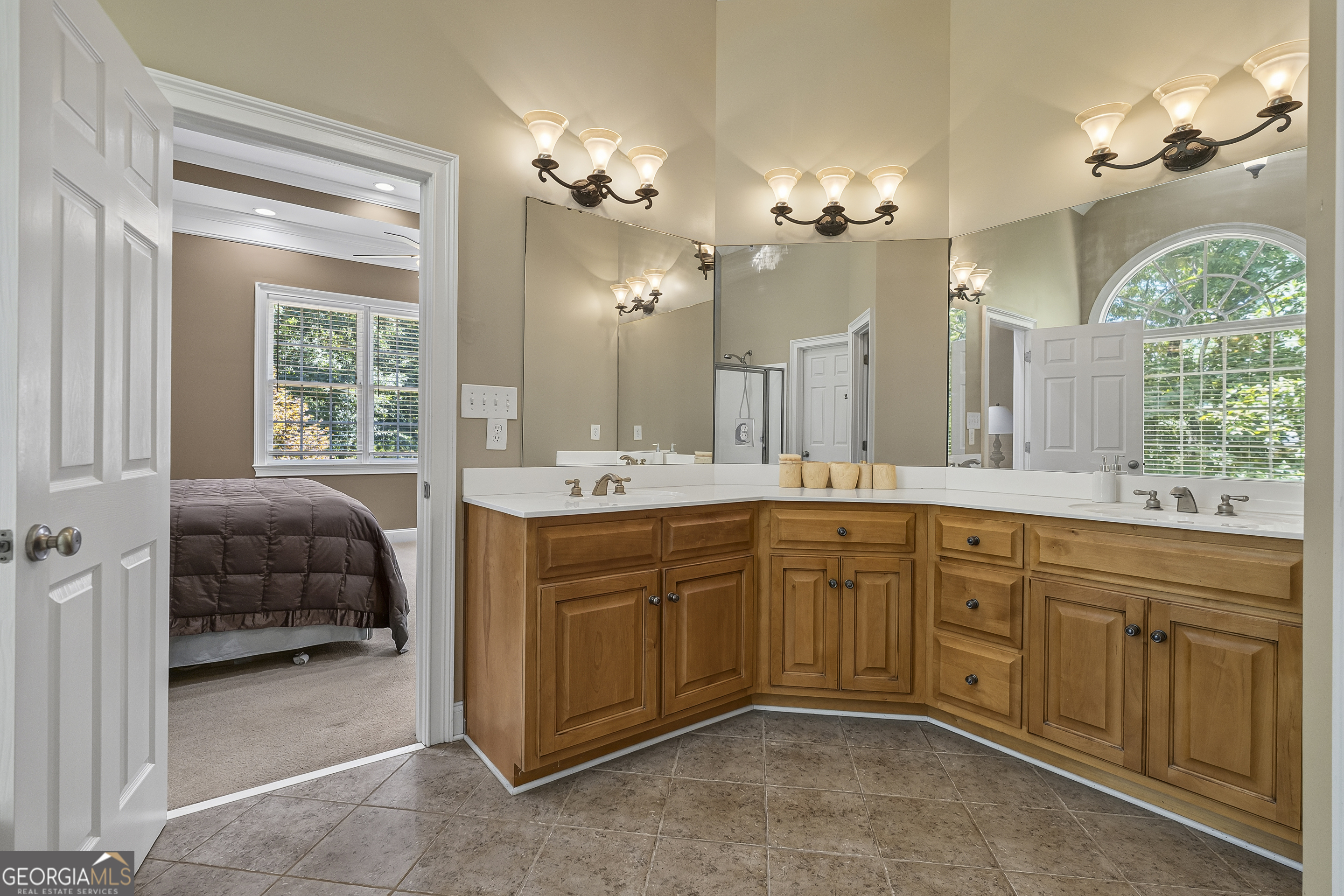 1041 Spring Lake Drive Property Photo 19