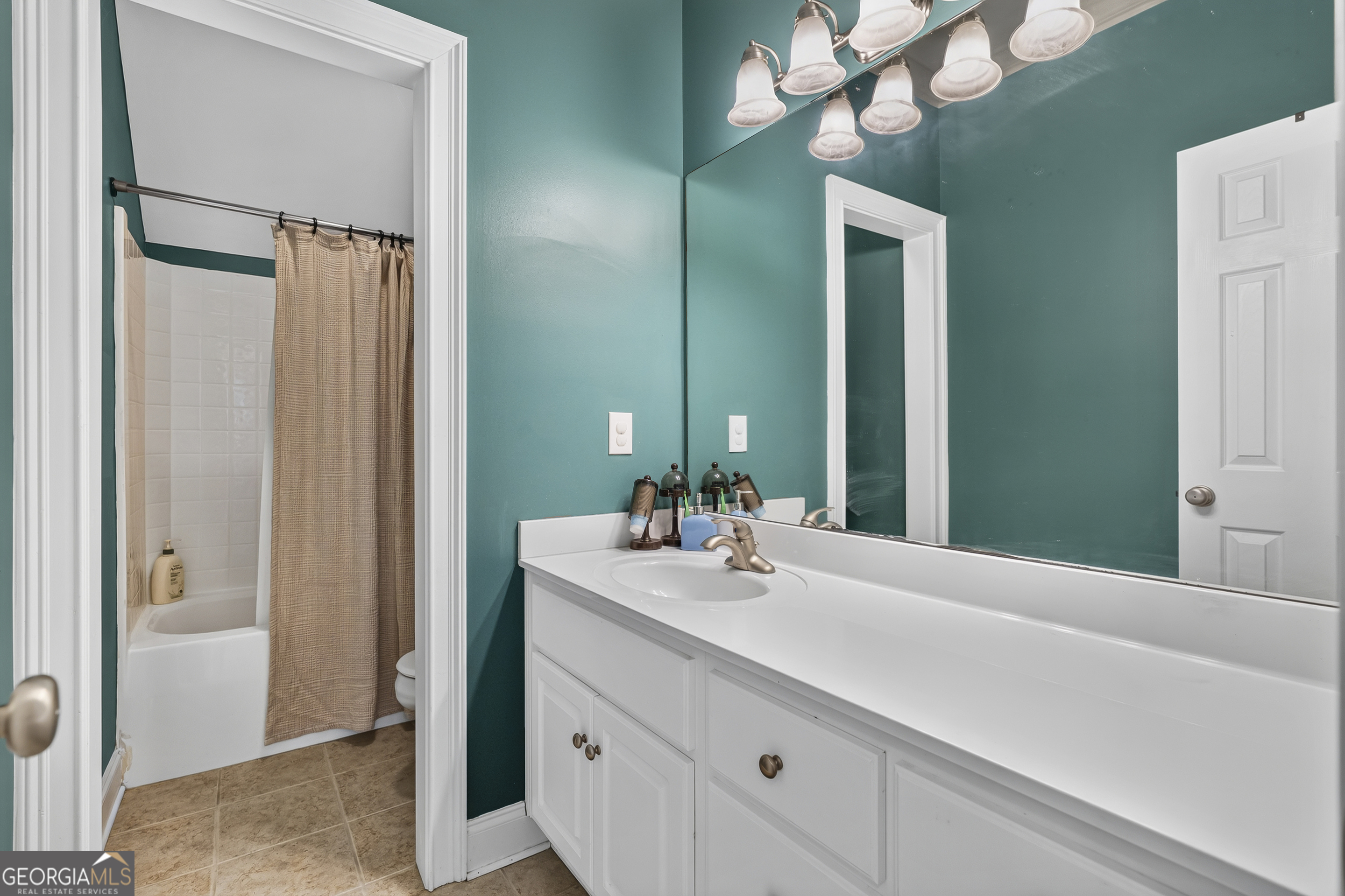 1041 Spring Lake Drive Property Photo 38