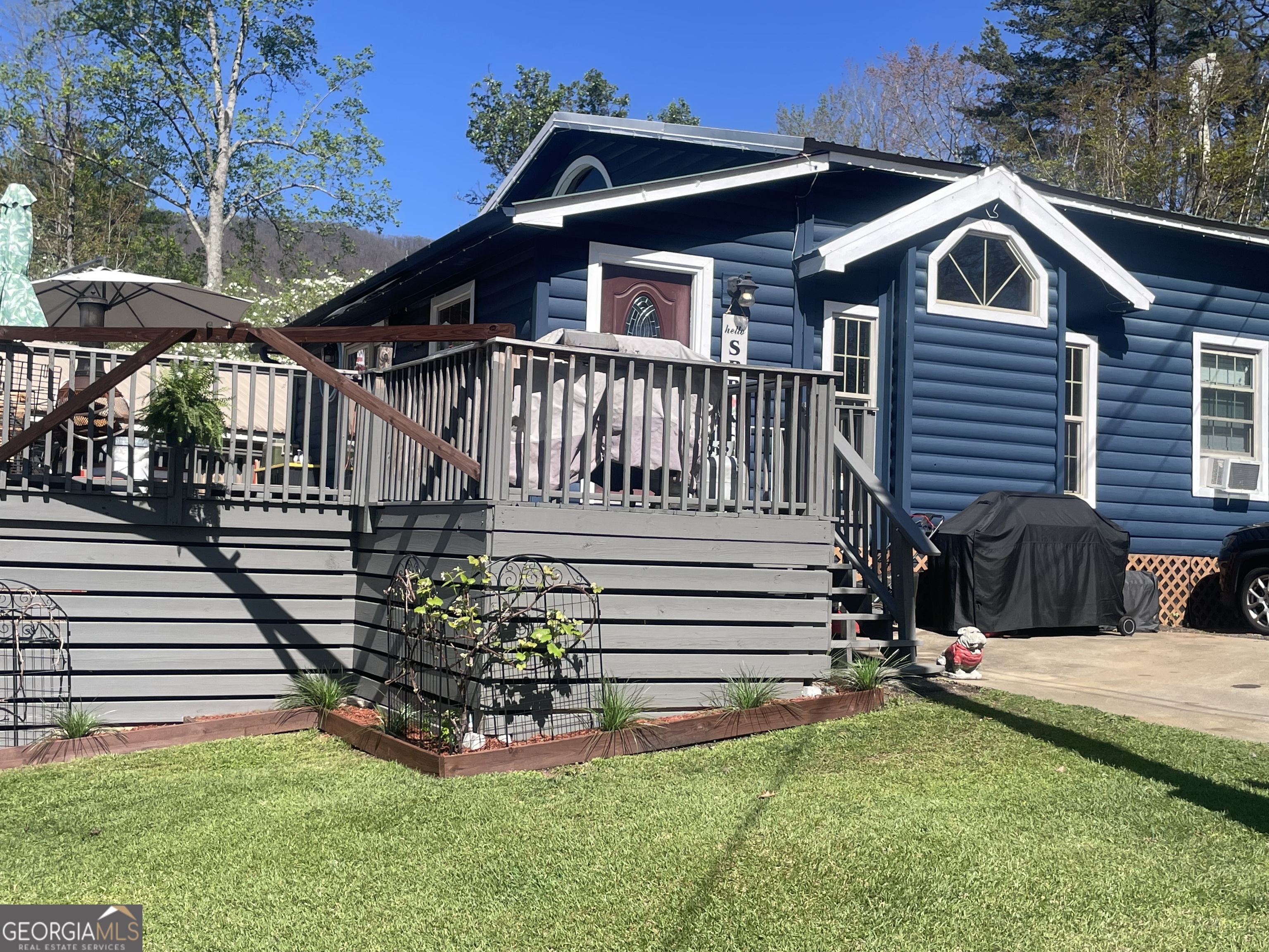 8 Cindy Parkway Property Photo 1