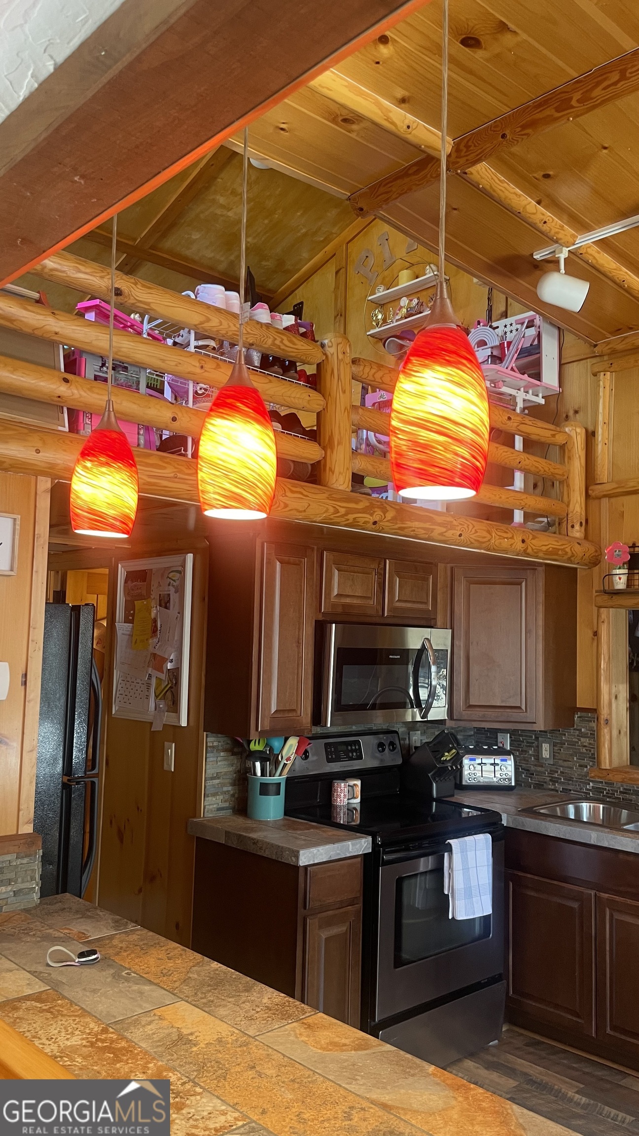8 Cindy Parkway Property Photo 7