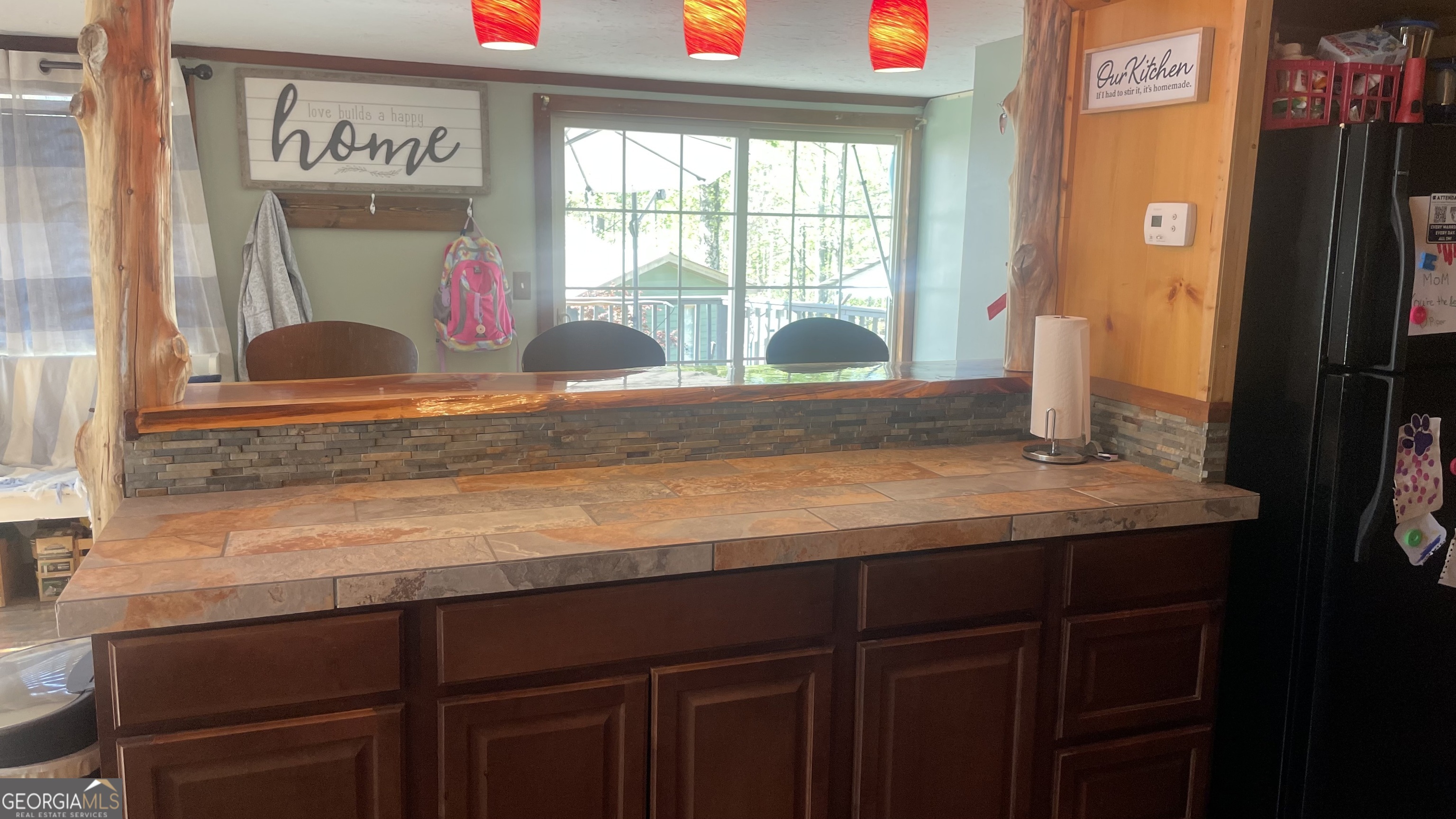 8 Cindy Parkway Property Photo 9